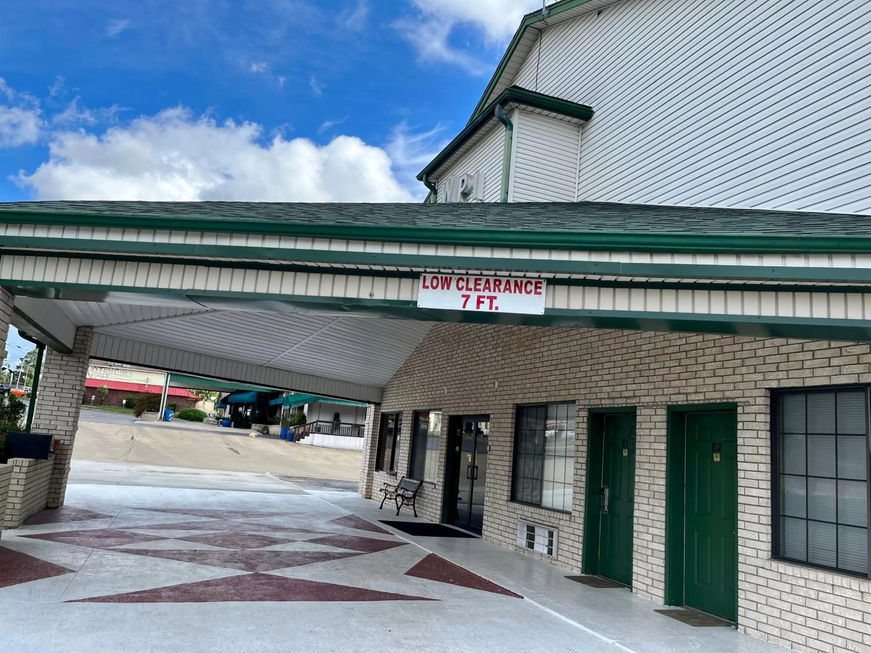 Property building in Western Plaza Inn