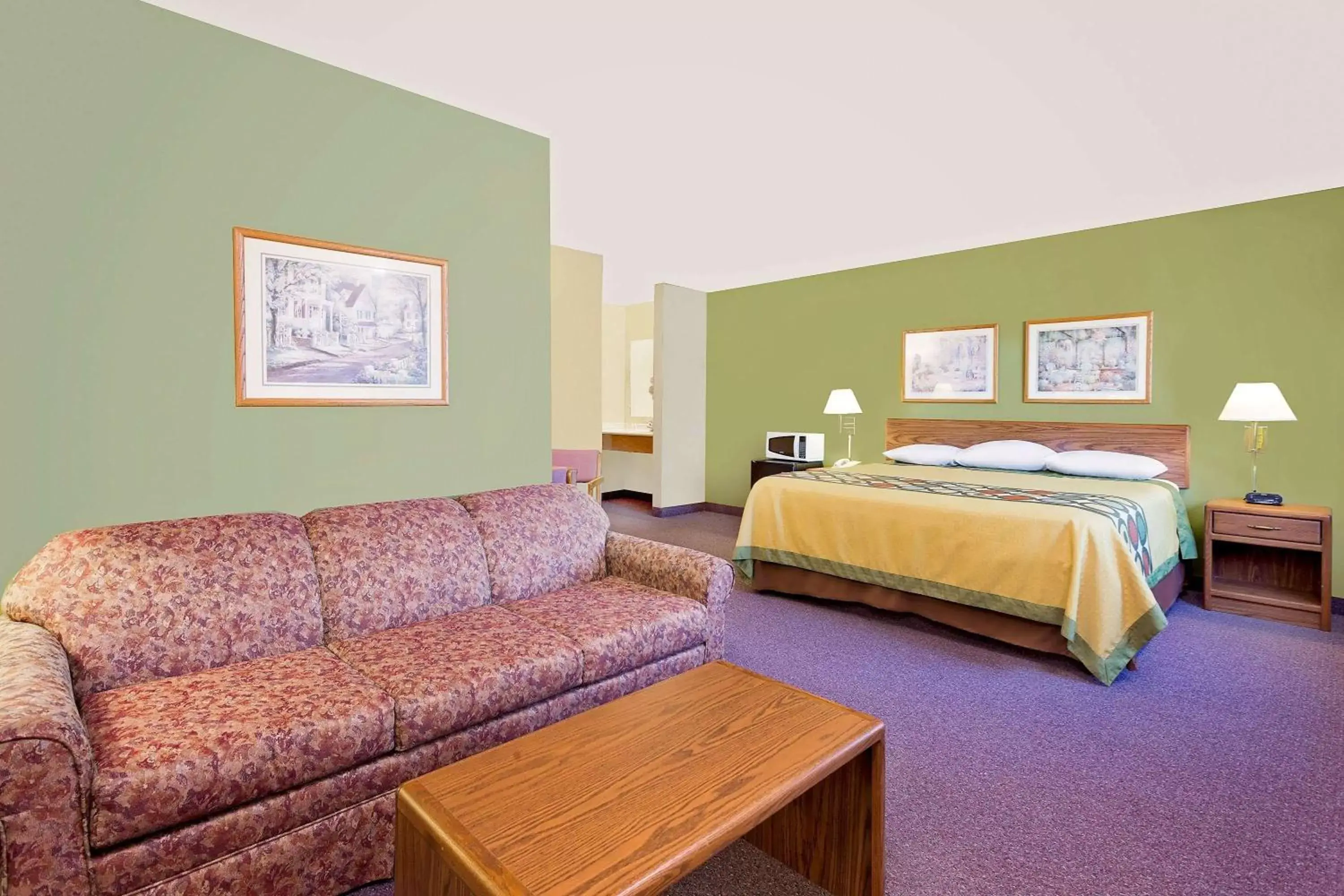 Photo of the whole room in Super 8 by Wyndham Dyersville