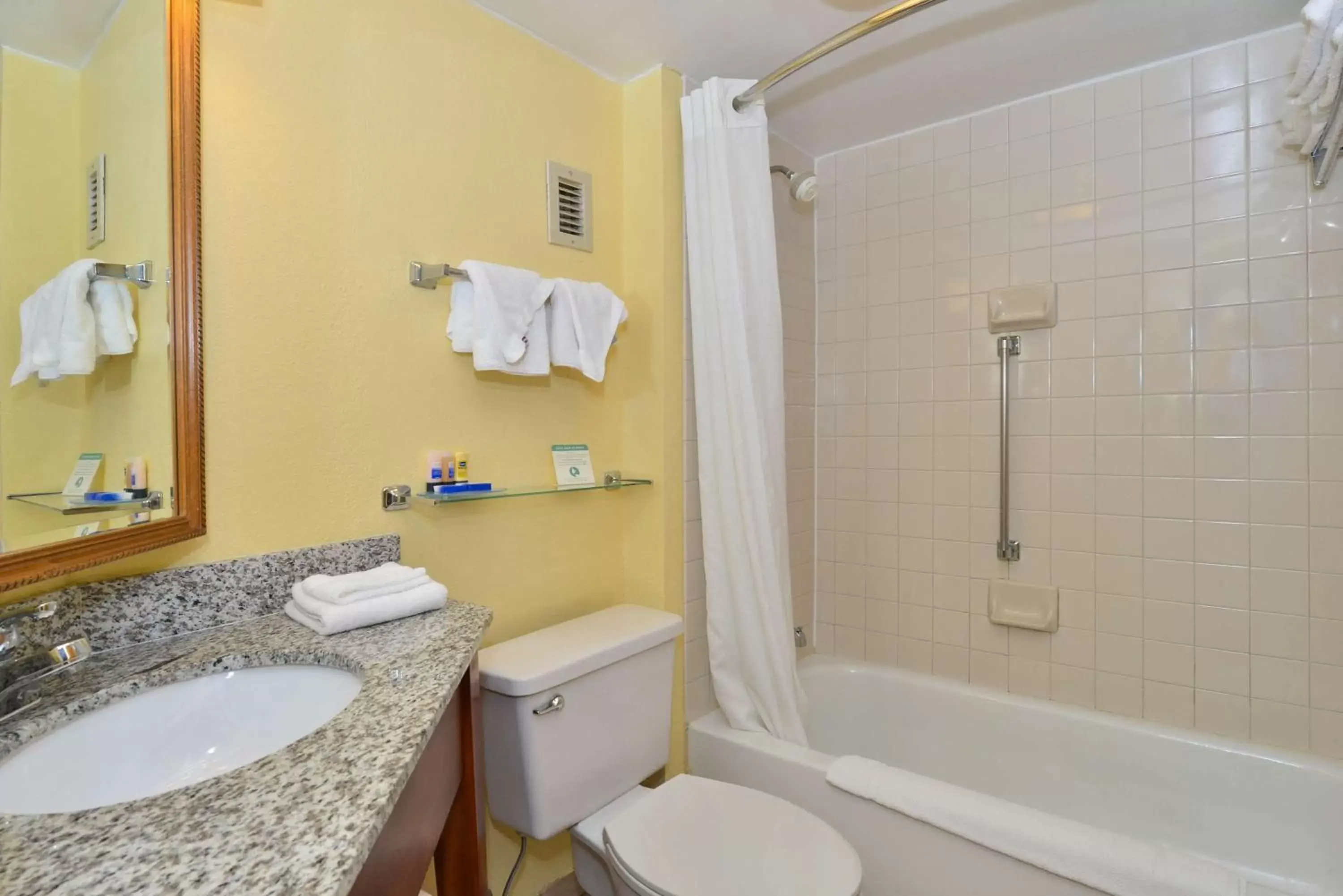 Photo of the whole room, Bathroom in Best Western Plus Richmond