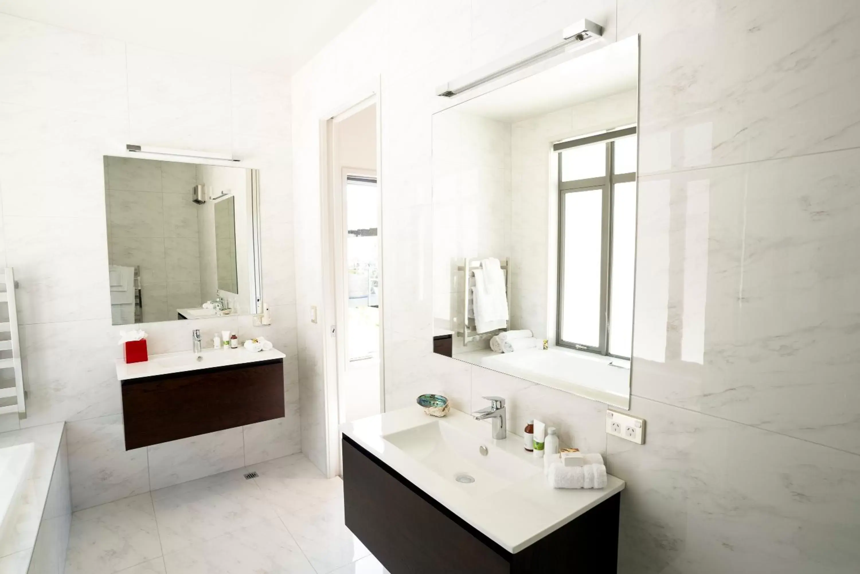 Public Bath, Bathroom in The Rees Hotel & Luxury Apartments