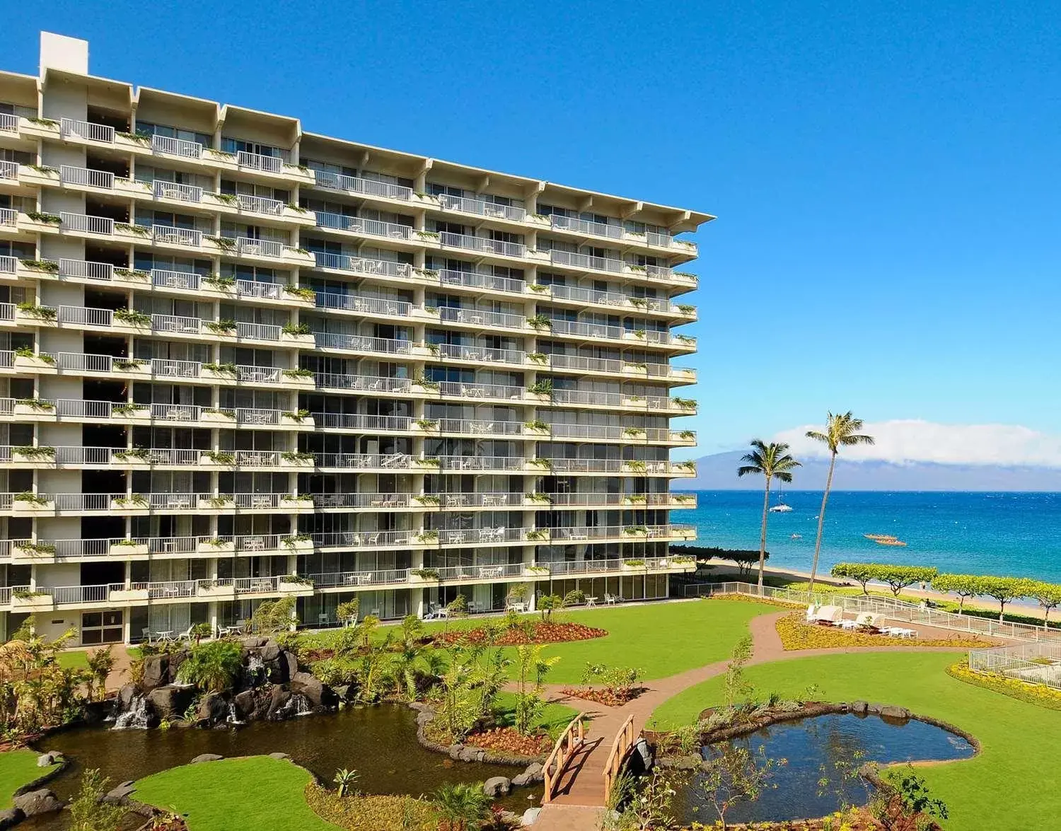 Facade/entrance, Swimming Pool in Aston at The Whaler on Kaanapali Beach