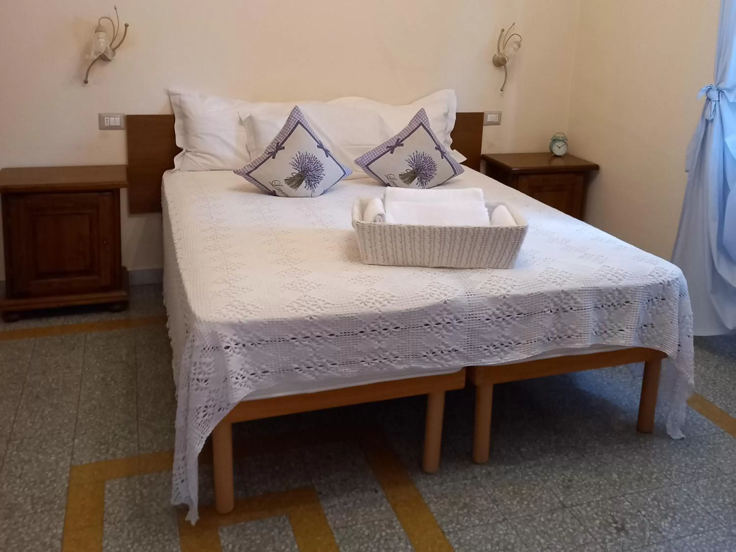 Bed in BnB Villa Melany vicino Centro