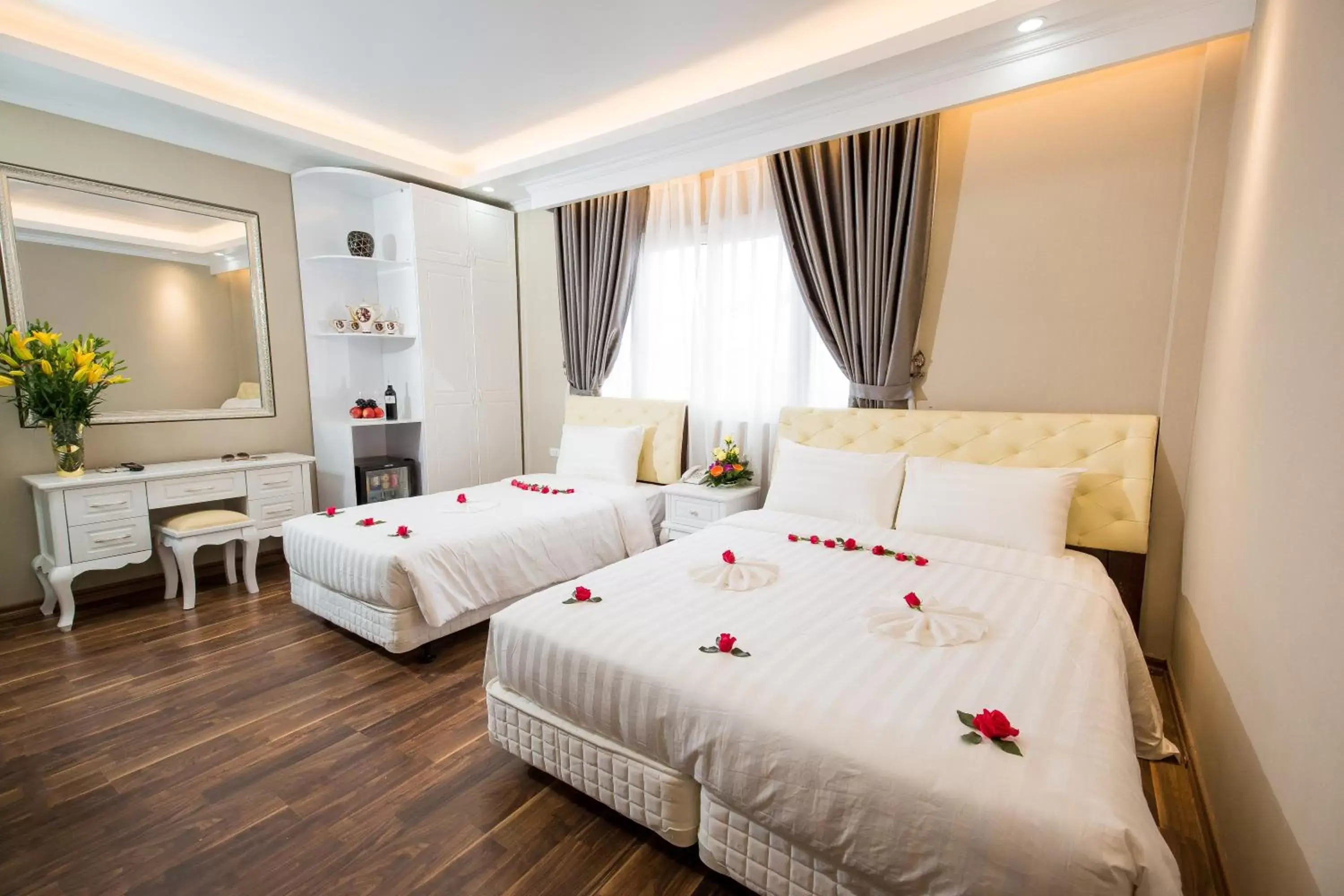 Photo of the whole room, Bed in Little Hanoi Deluxe Hotel Photo of the whole room, Bed in Little Hanoi Deluxe Hotel