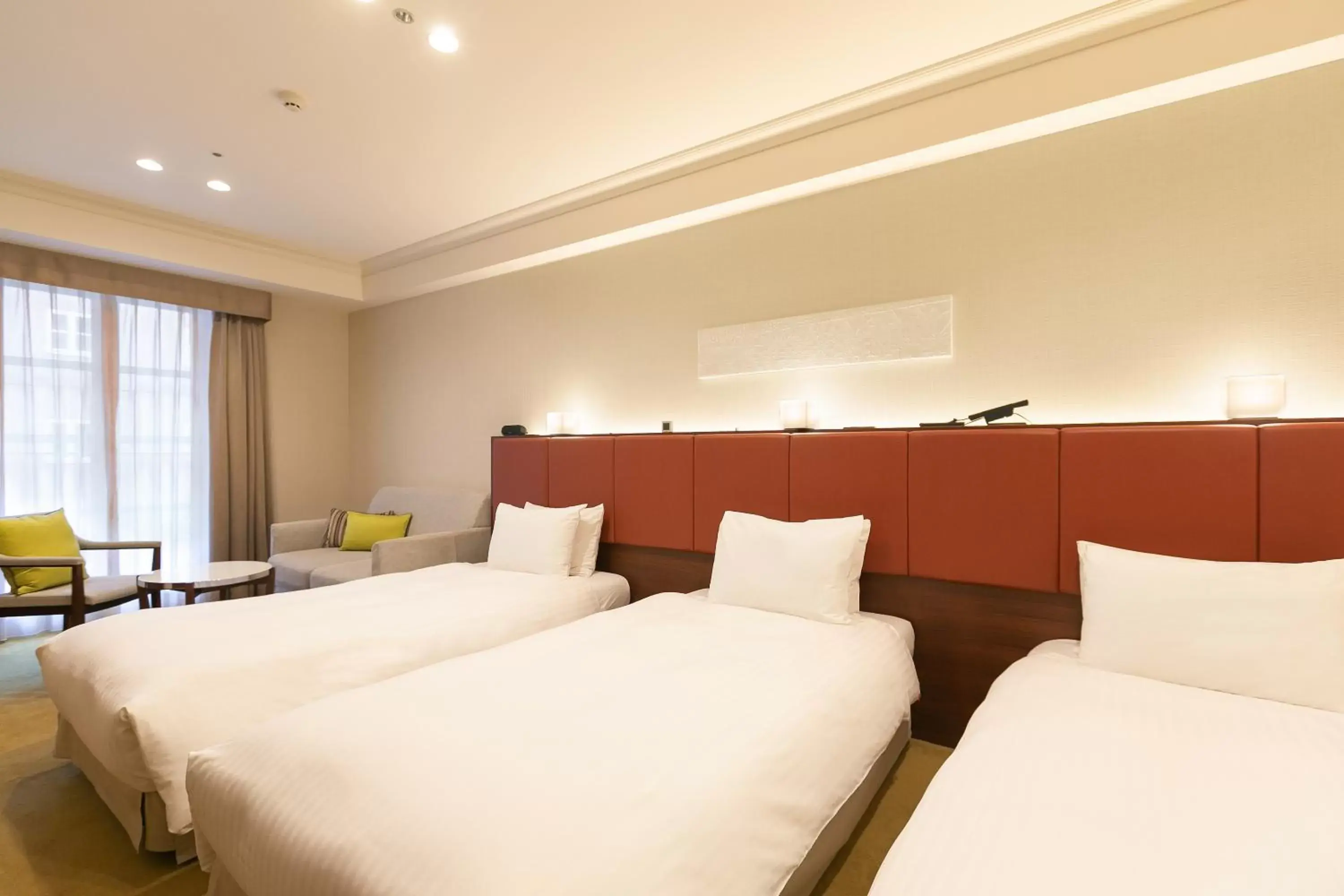 Photo of the whole room, Bed in Namba Oriental Hotel