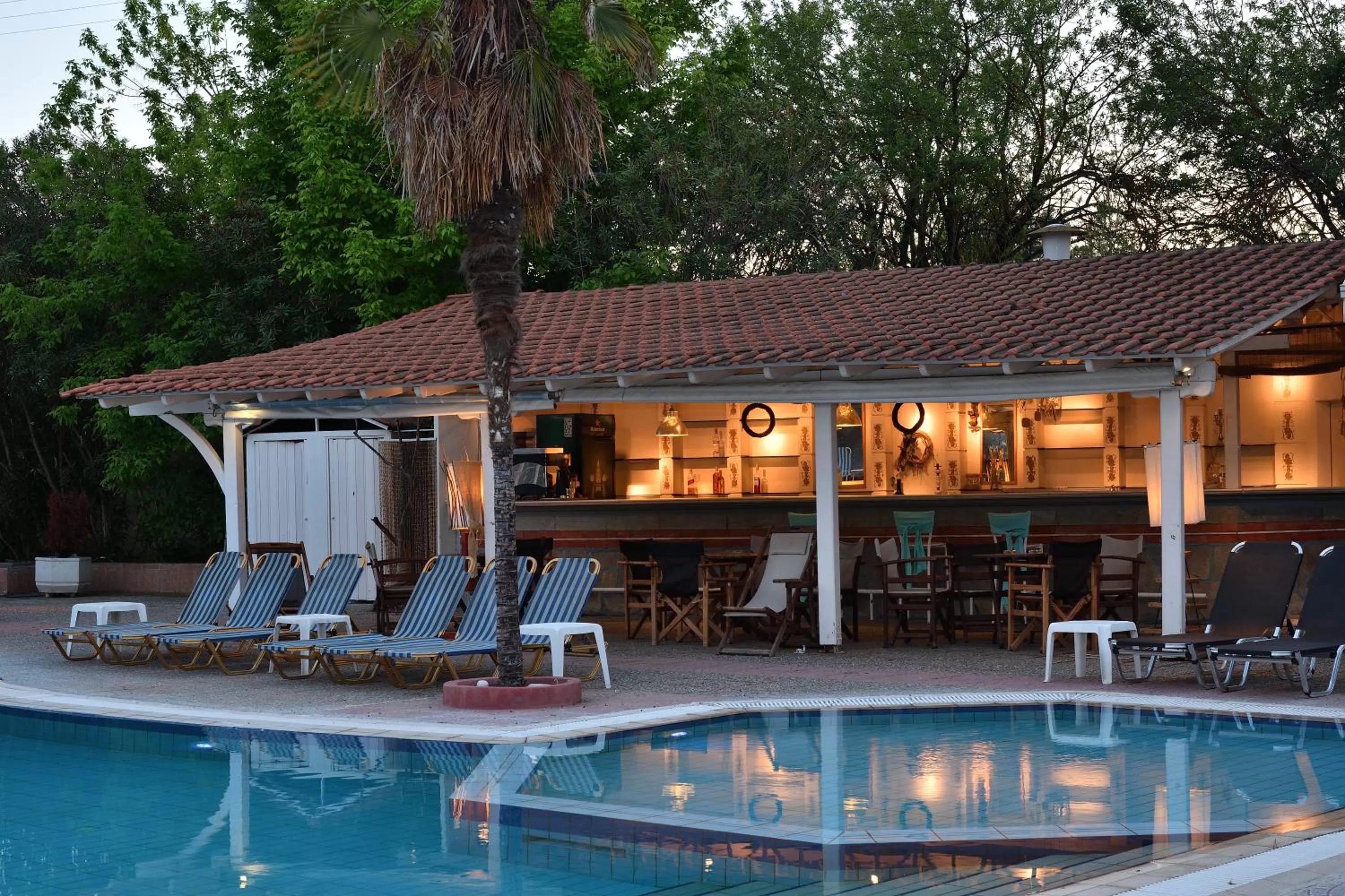 Restaurant/places to eat in Four Seasons Hotel