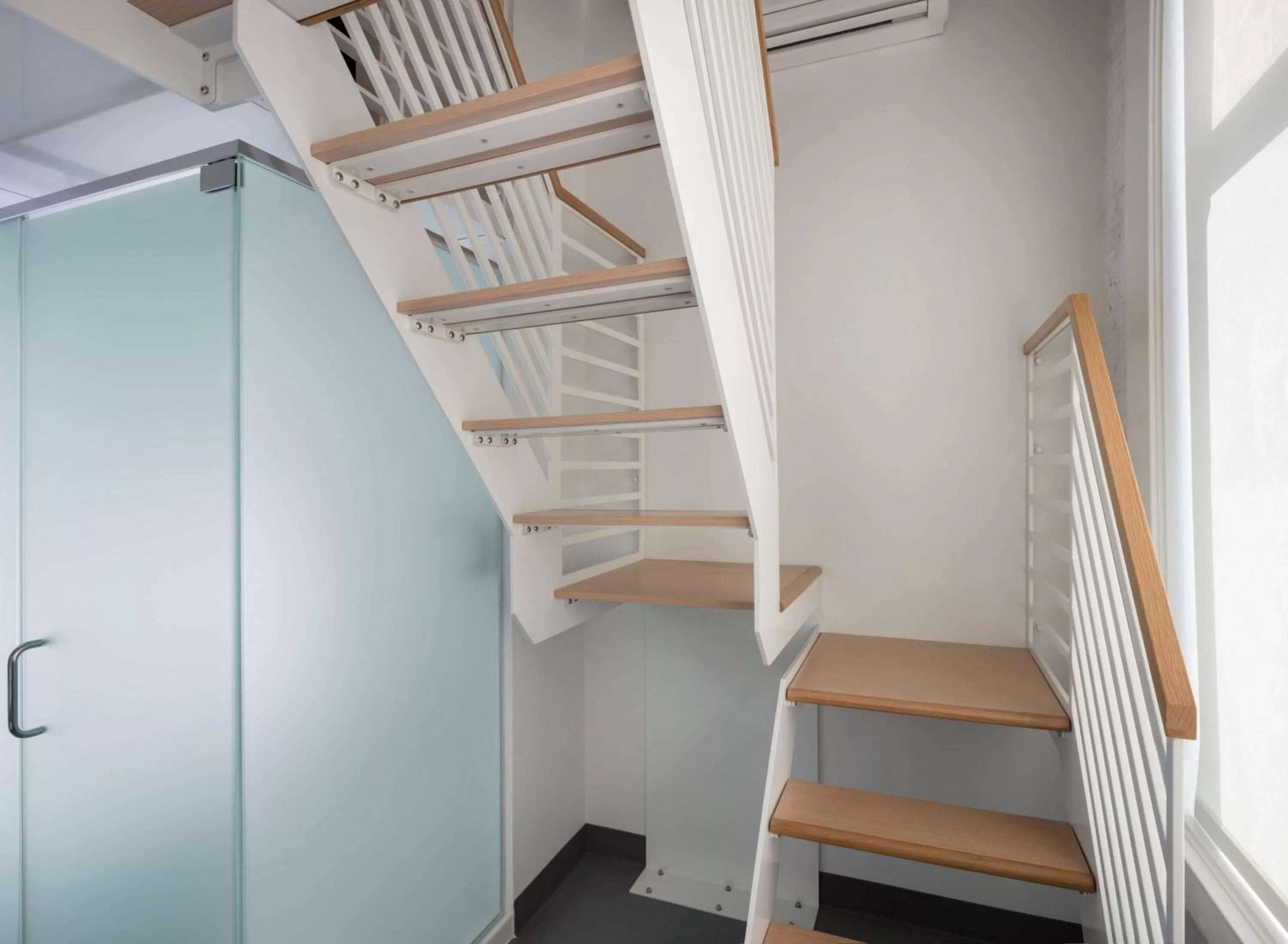 Photo of the whole room in Yotel San Francisco