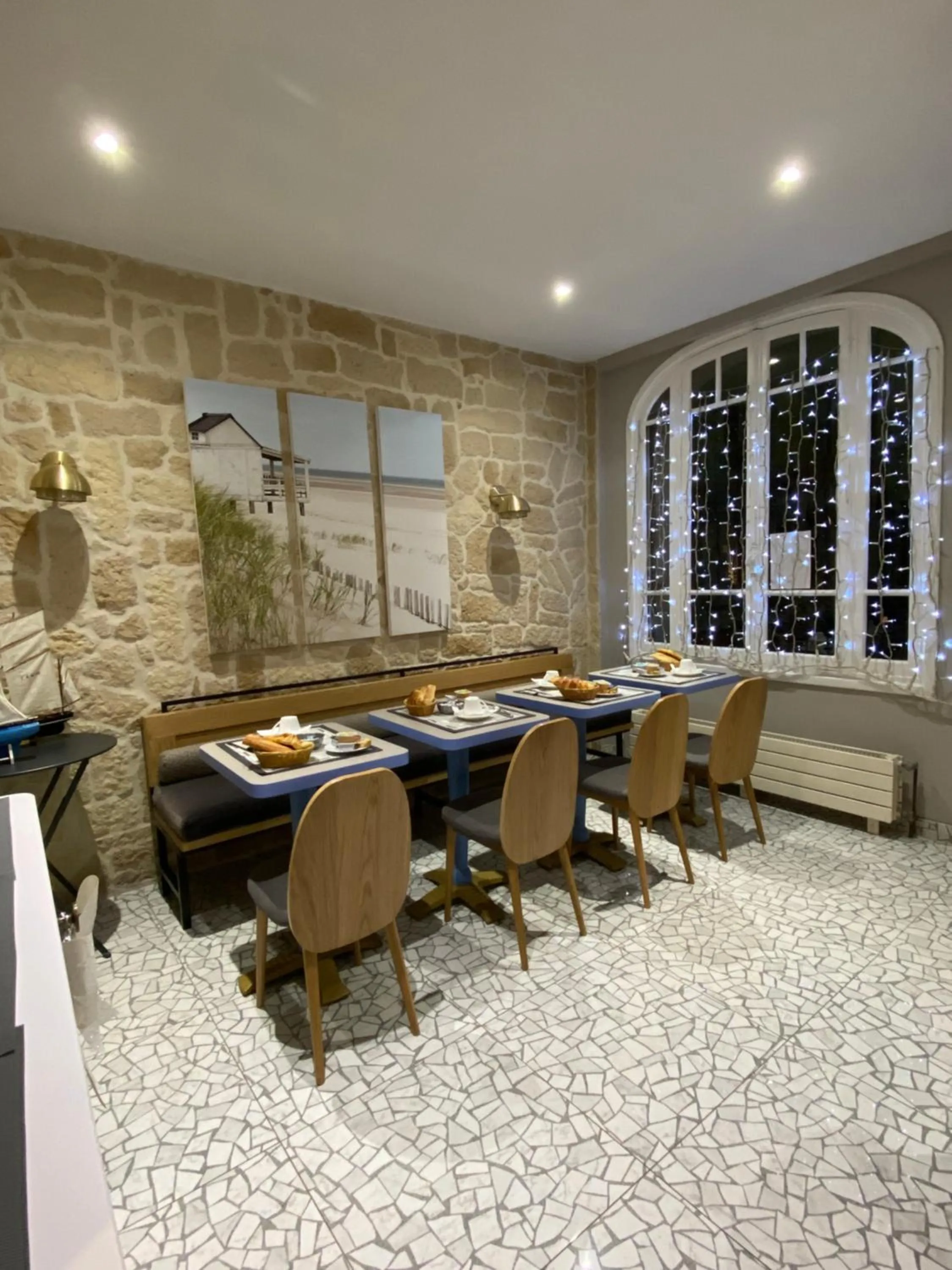 Buffet breakfast in L'Amiral