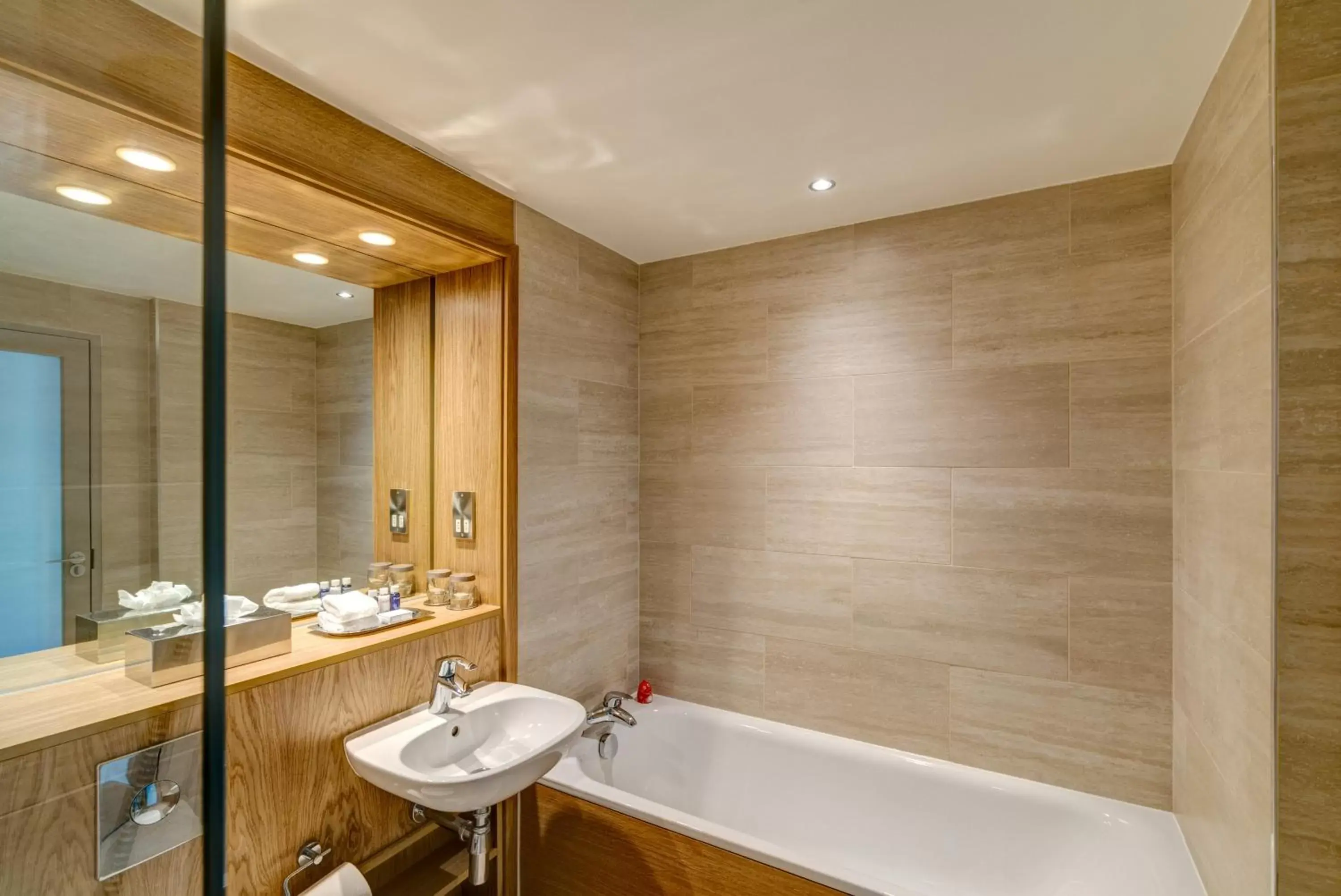 Shower, Bathroom in Apex City Quay Hotel & Spa