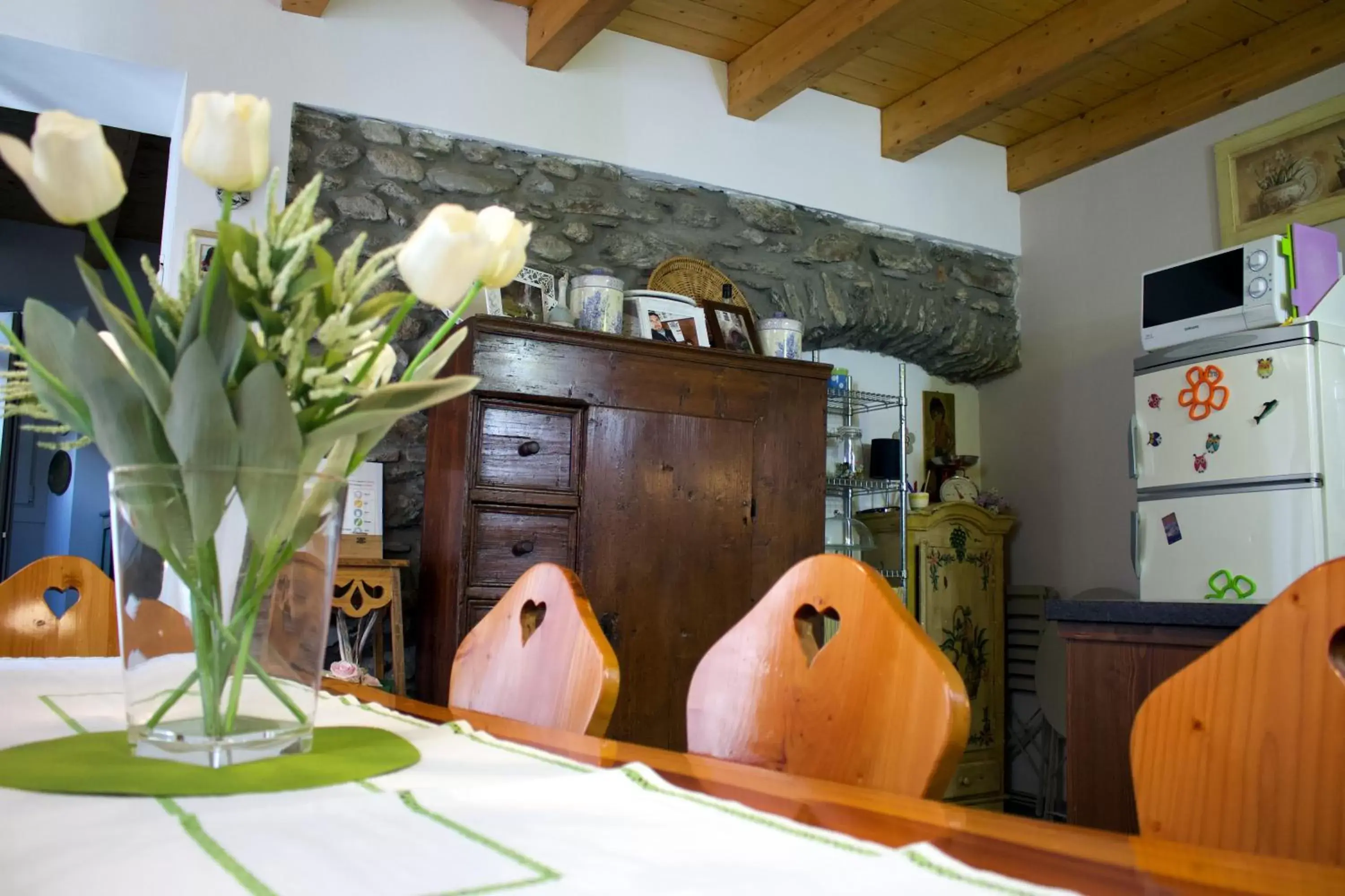 Communal kitchen in La Casa Sul Sasso