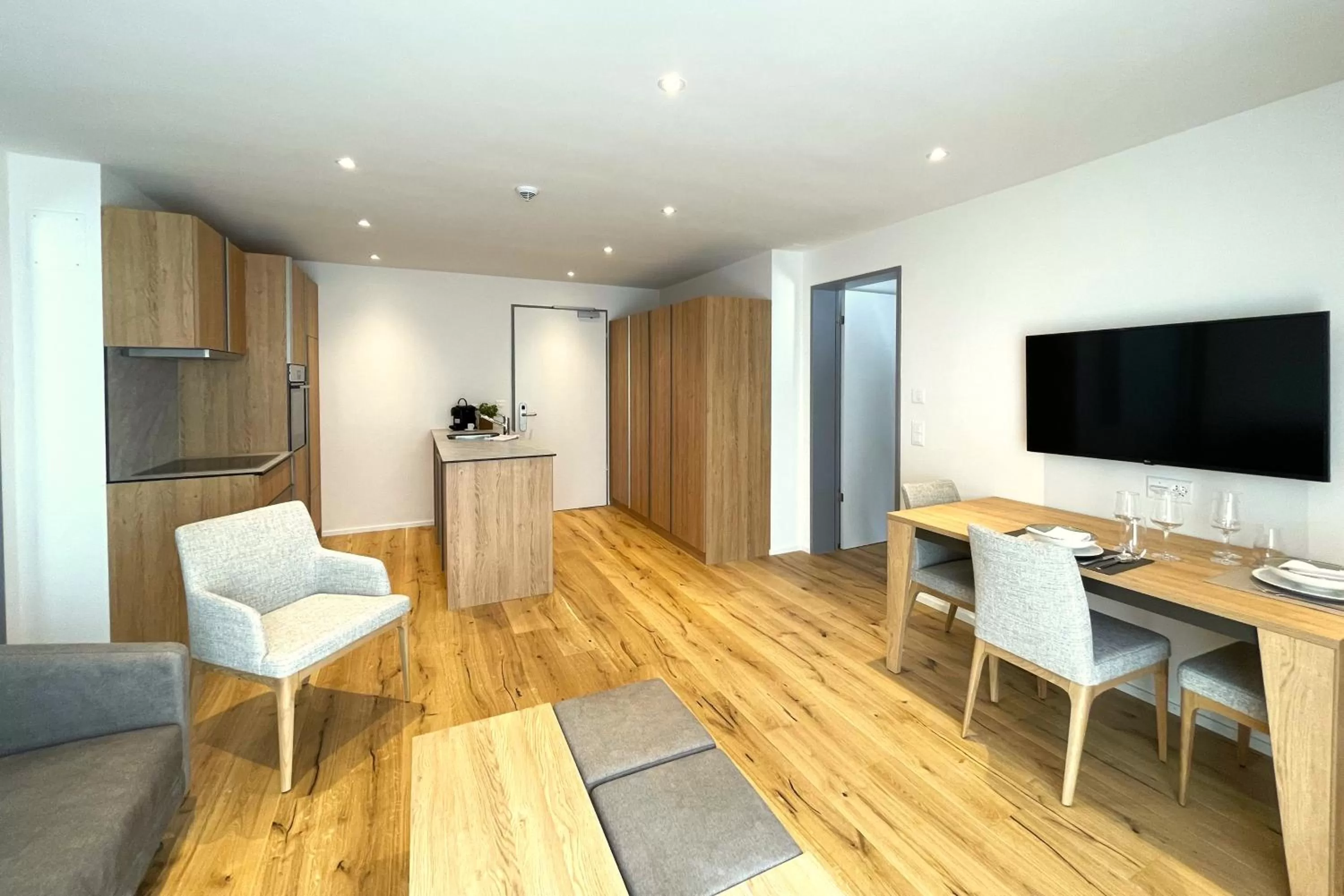 TV and multimedia, TV/Entertainment Center in AARDO - kind of a hotel 'Self Check-in'