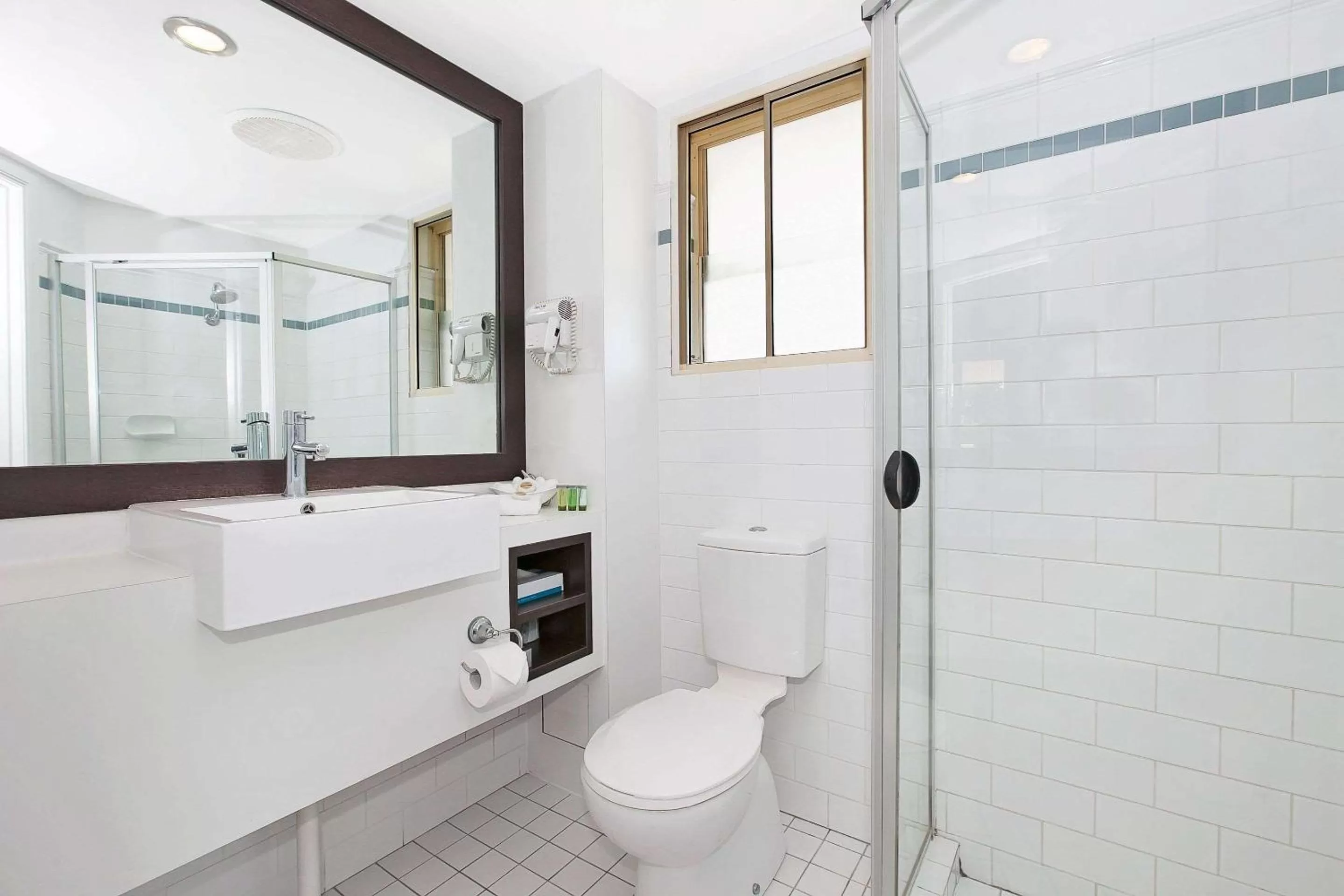 Bathroom in Comfort Inn & Apartments Northgate Airport