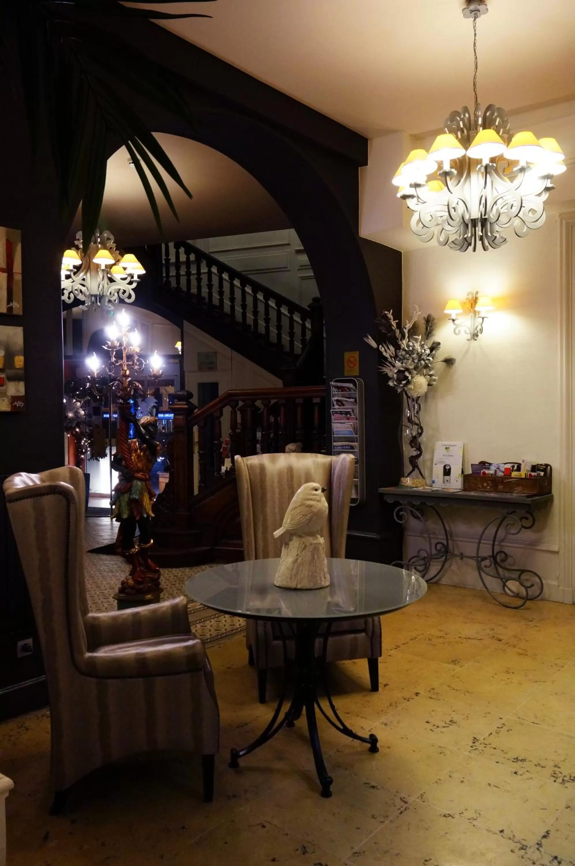 Lobby or reception in LOGIS Hôtel de Bourgogne - Mâcon