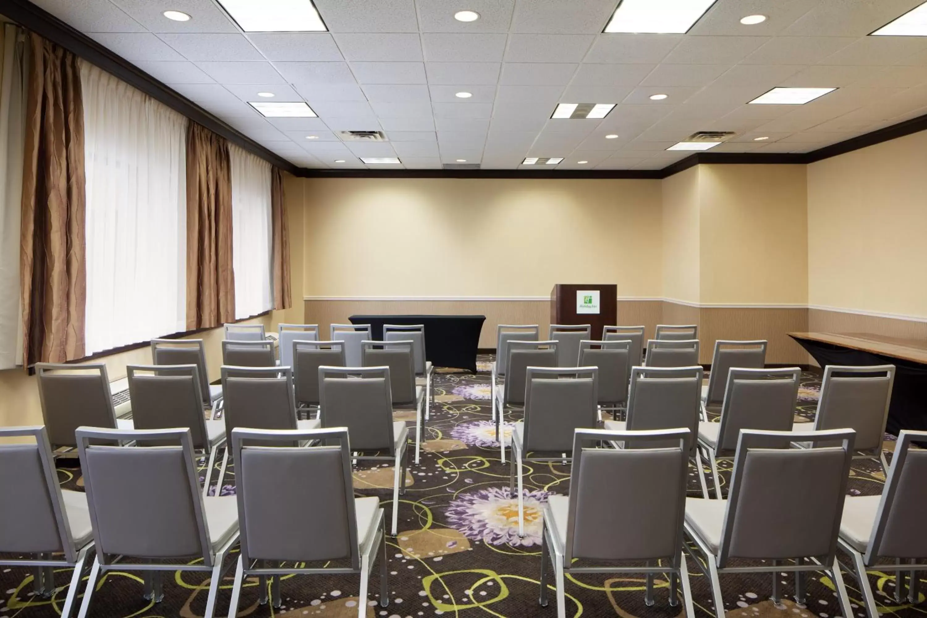 Meeting/conference room in Holiday Inn Clark - Newark, an IHG Hotel