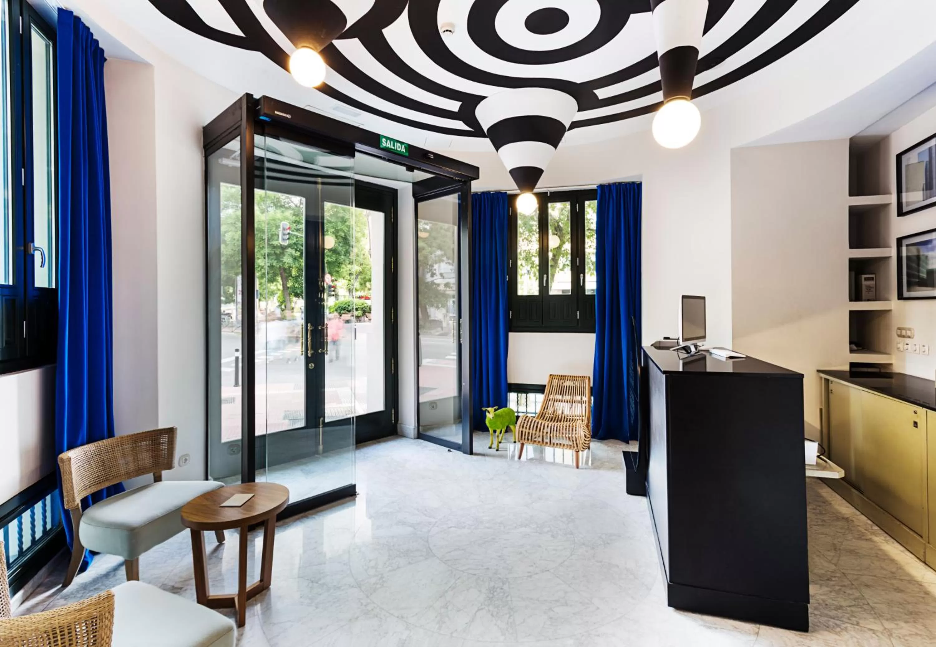 Lobby or reception in One Shot Luchana