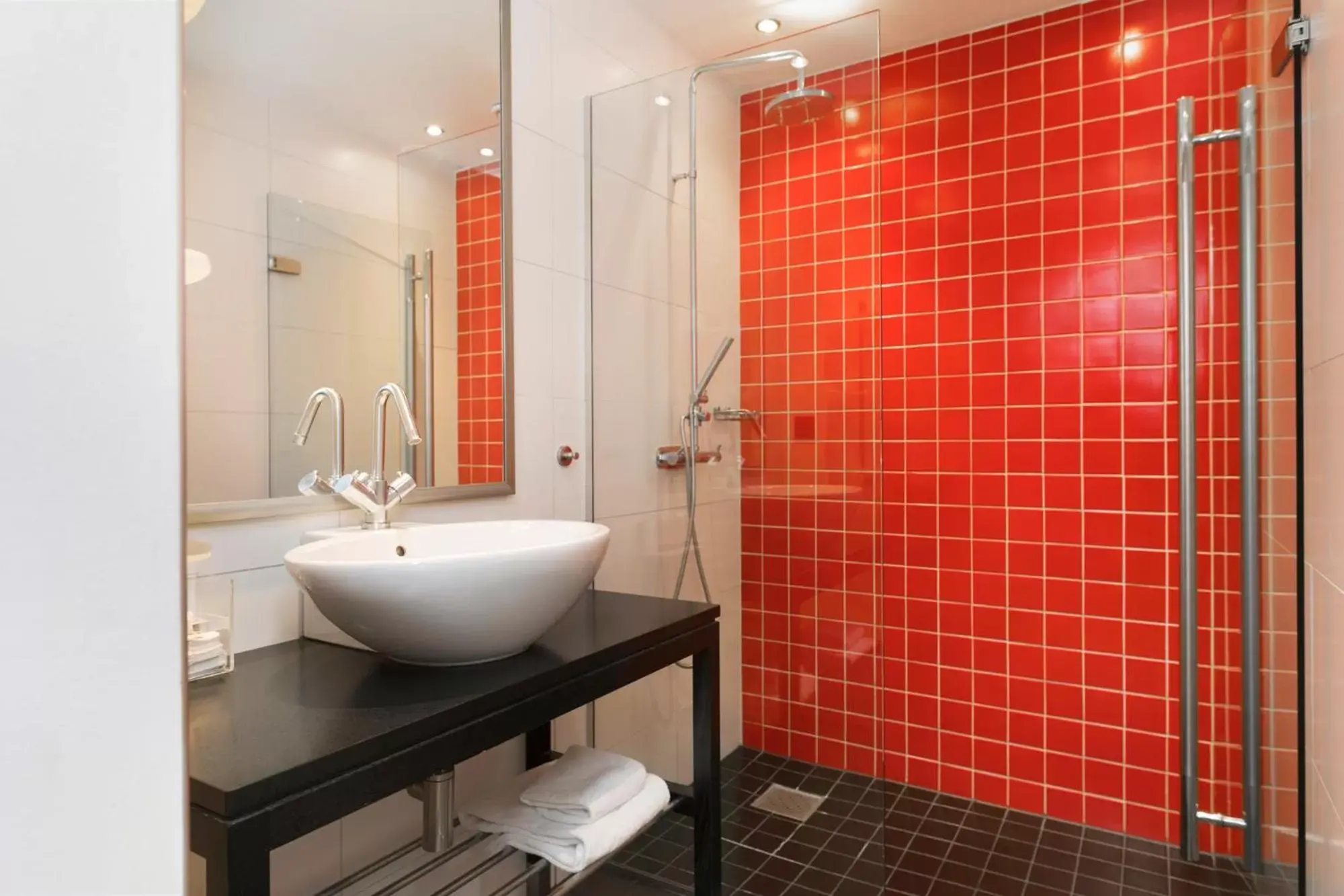 Shower, Bathroom in ProfilHotels Riddargatan