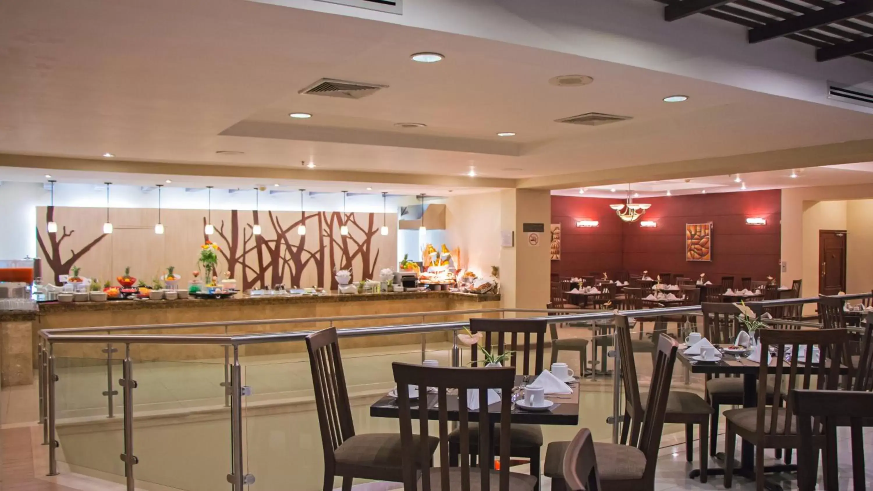 Restaurant/Places to Eat in Holiday Inn Guatemala, an IHG Hotel