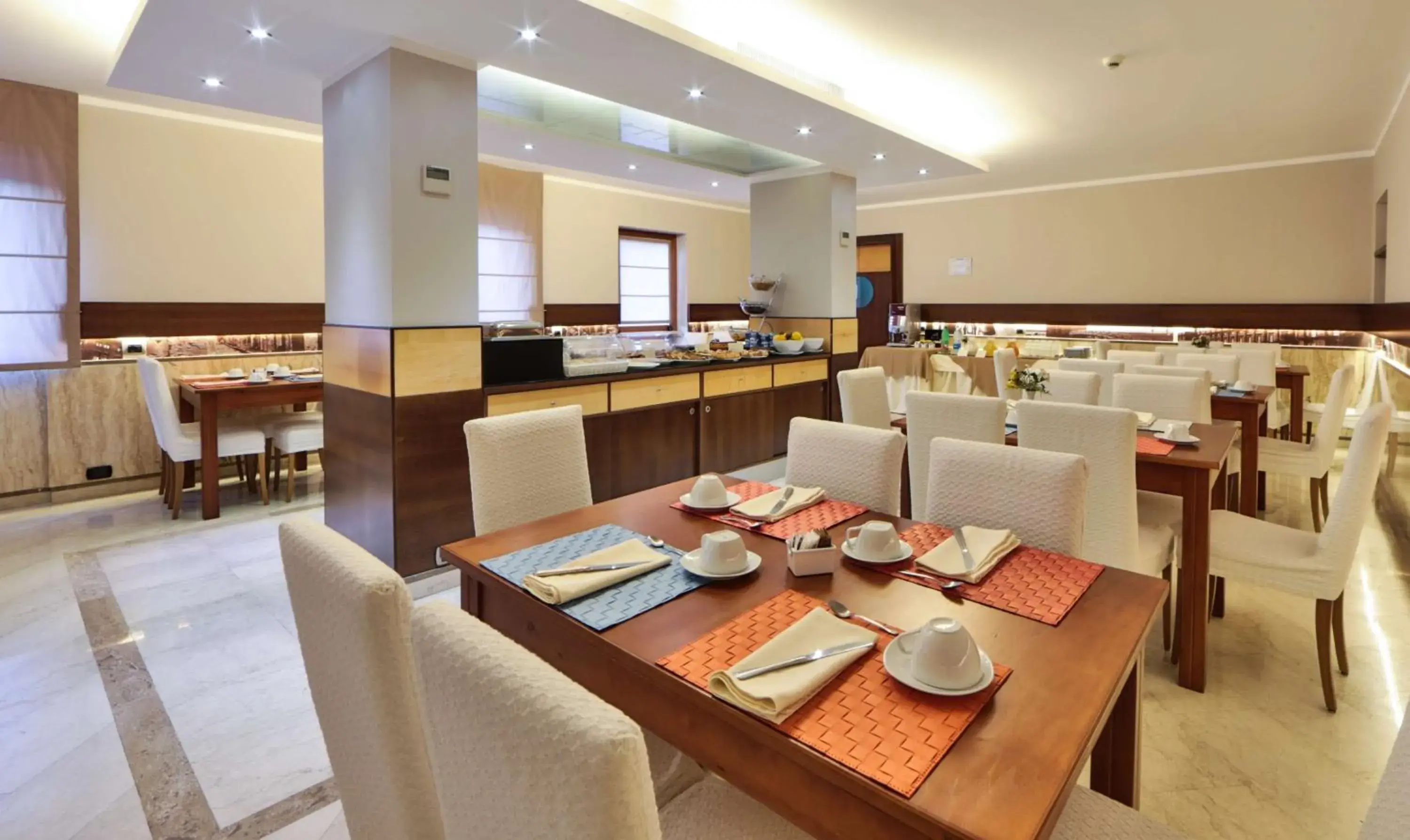 Restaurant/Places to Eat in Suites & Residence Hotel