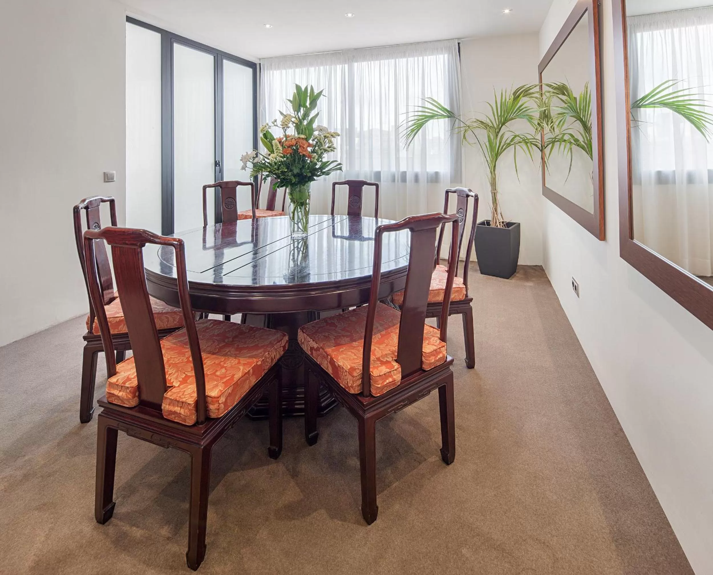 Communal lounge/ TV room in Hotel Roger de Llúria