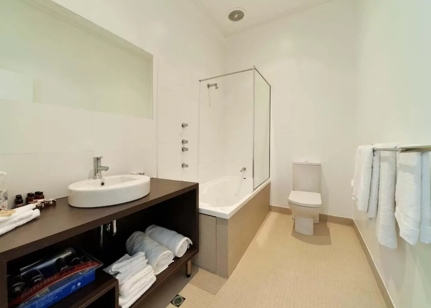Bathroom in Ikon Hotel