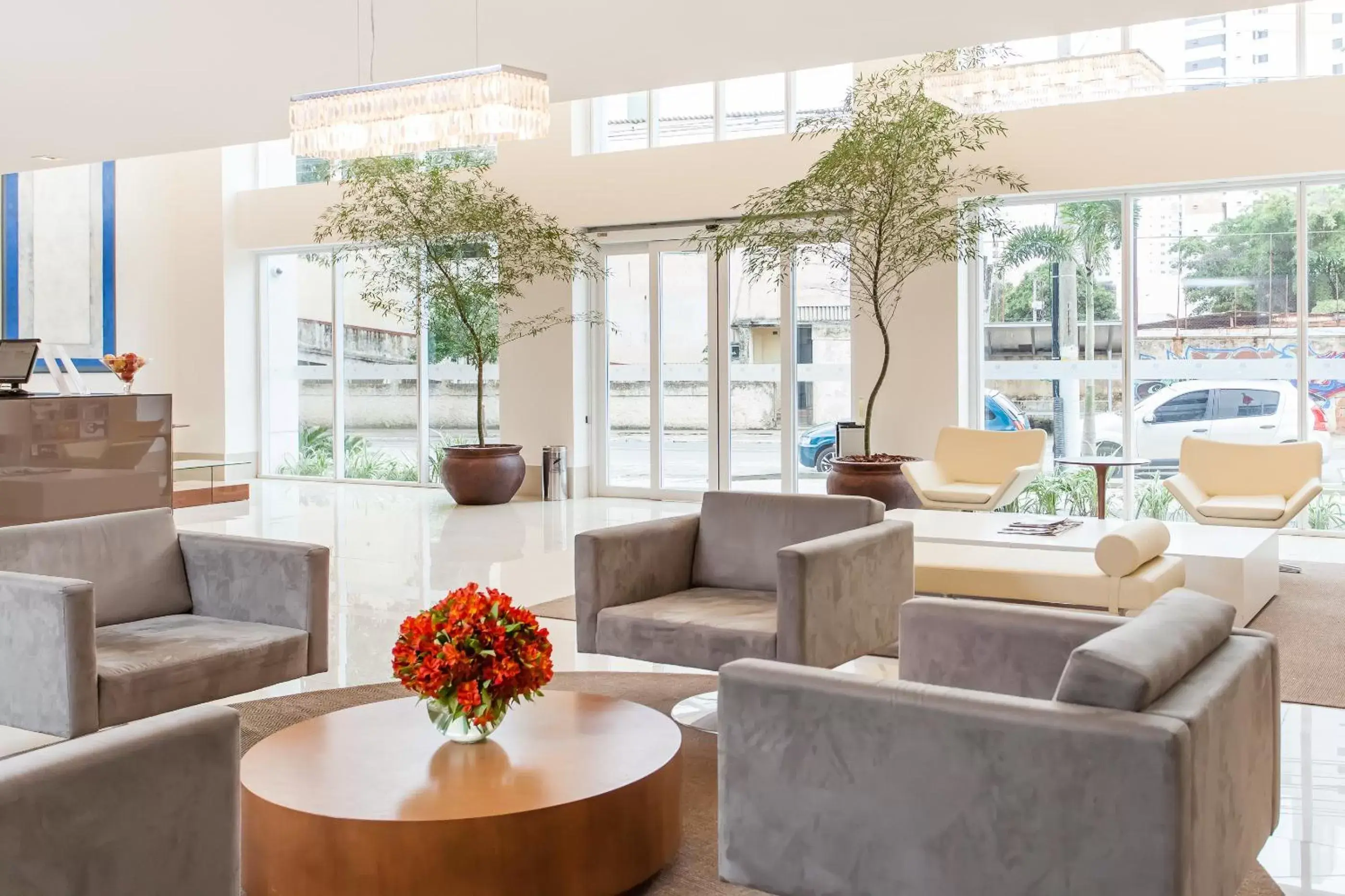 Lobby or reception in Ramada Hotel & Suites Campos Pelinca