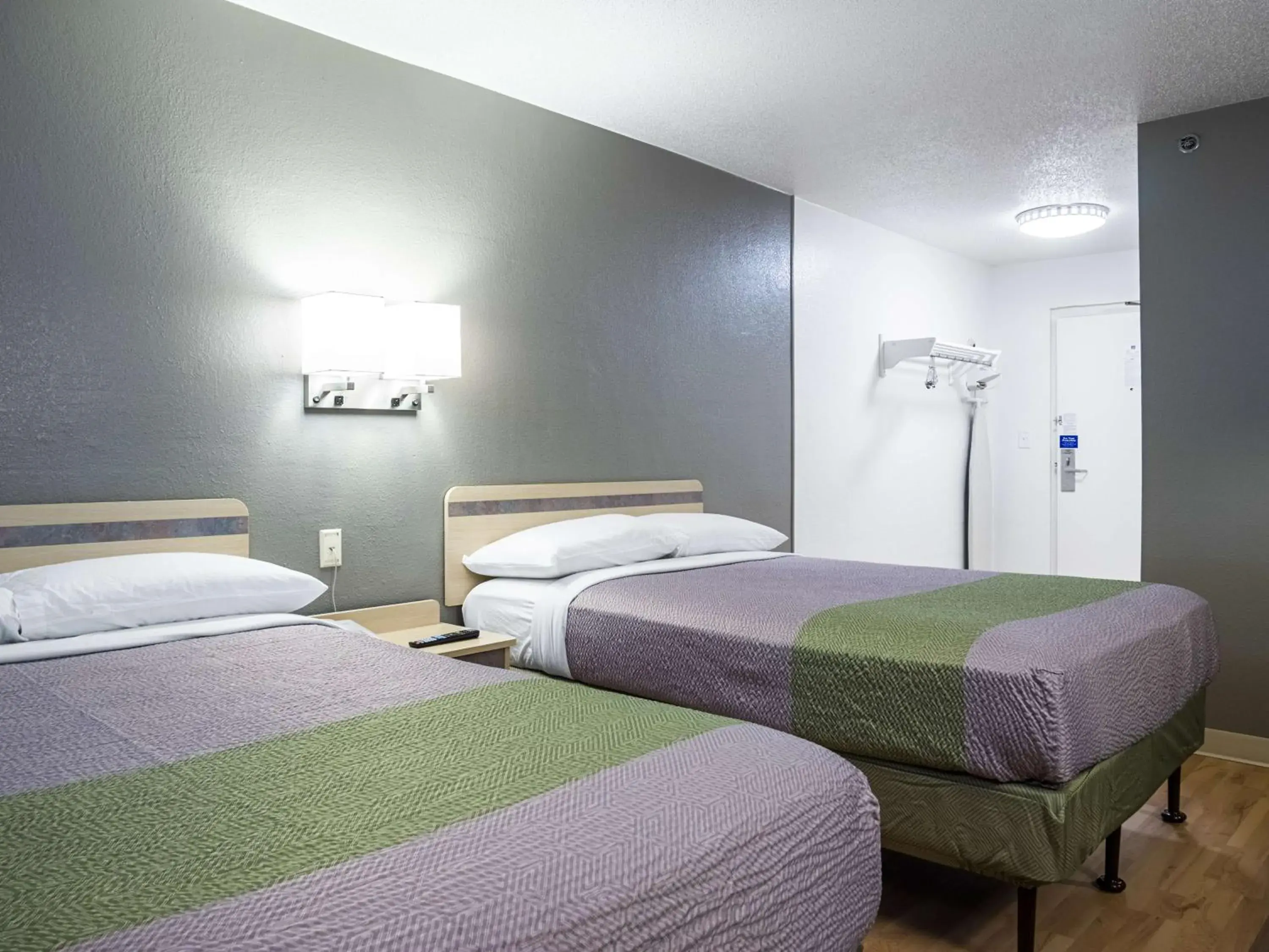 Bedroom, Bed in Studio 6-Miamisburg, OH - Dayton Bedroom, Bed in Studio 6-Miamisburg, OH - Dayton