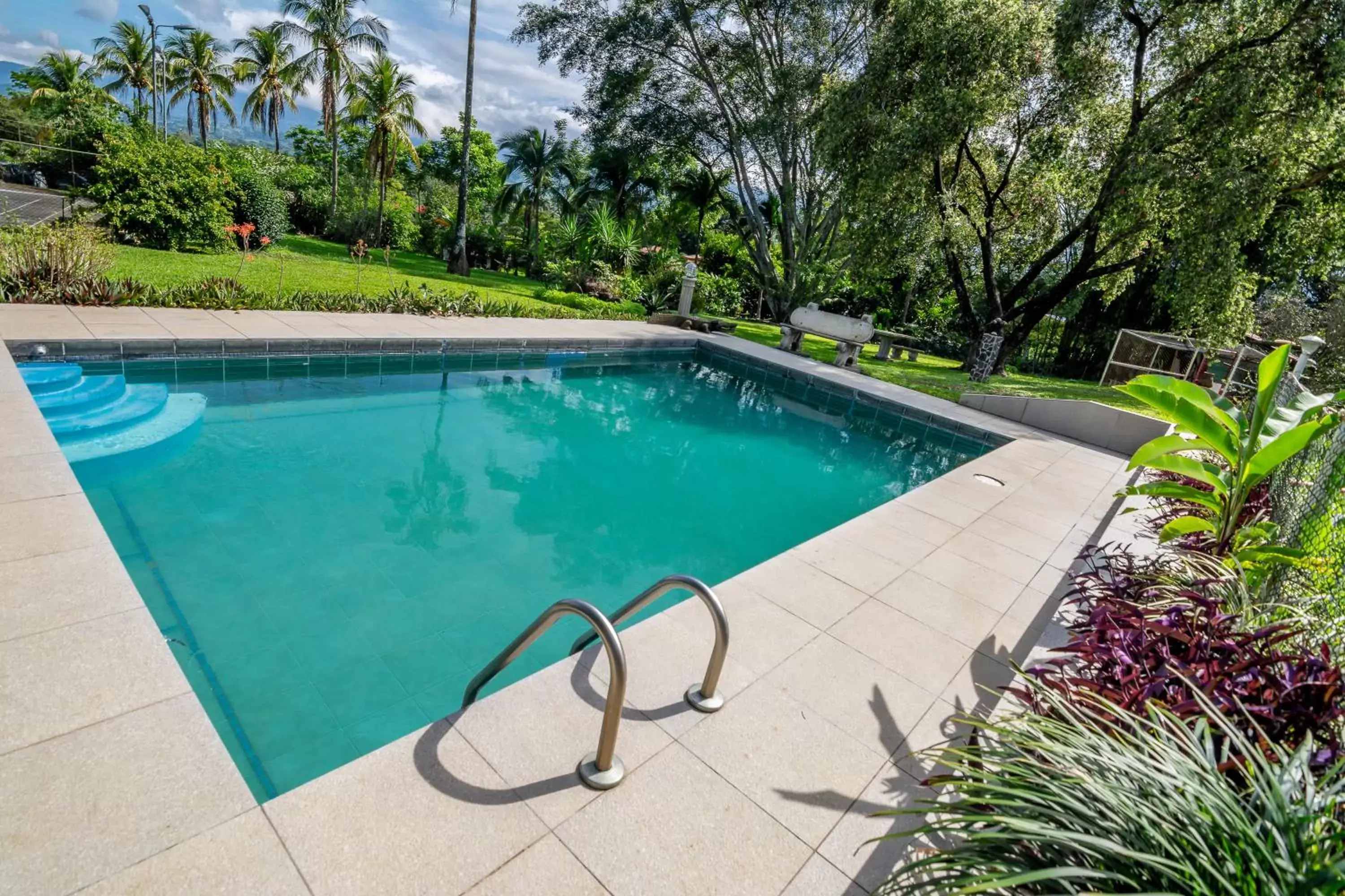 Swimming Pool in Villa Margarita