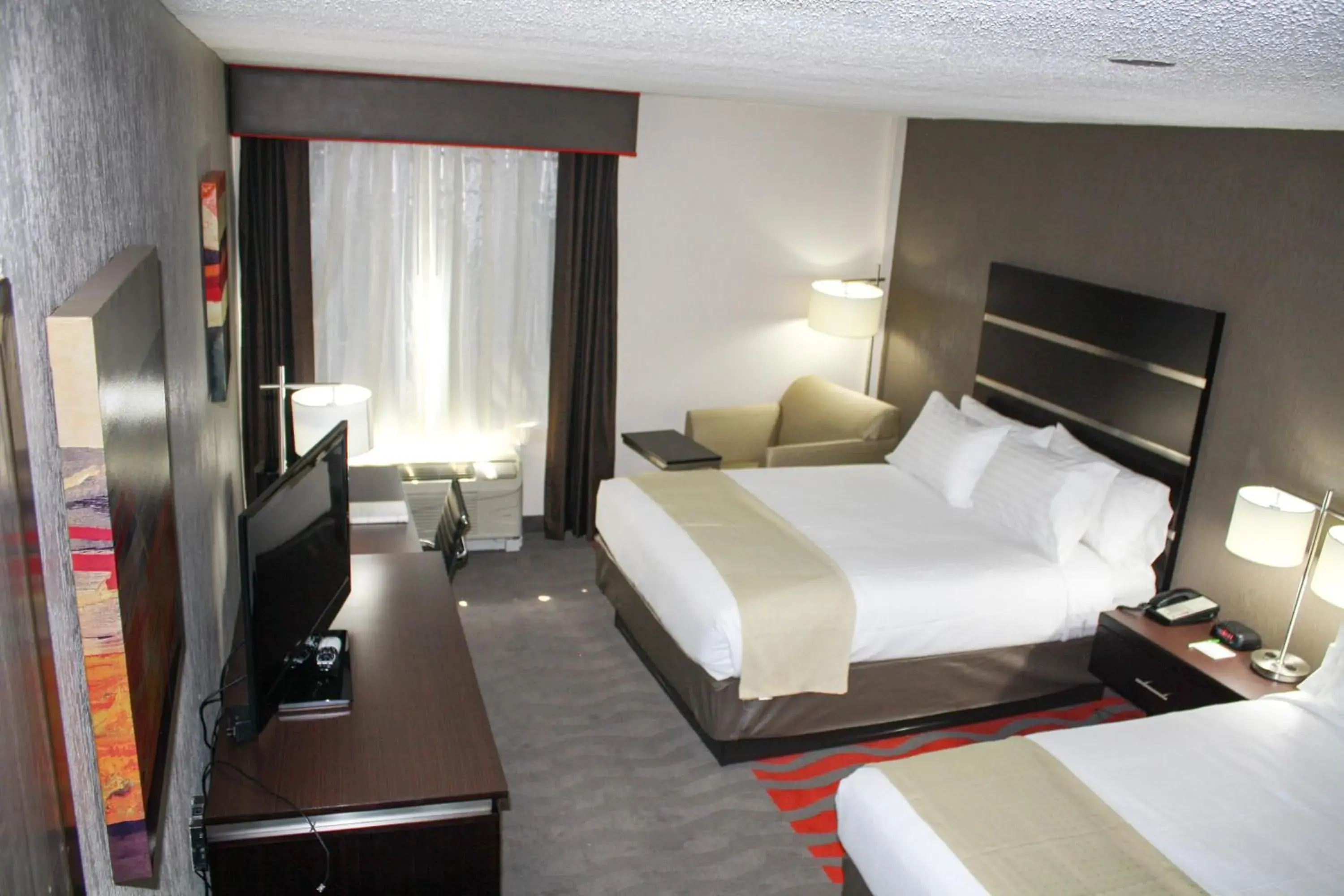 Photo of the whole room, Bed in Holiday Inn Houston SW-Near Sugar Land