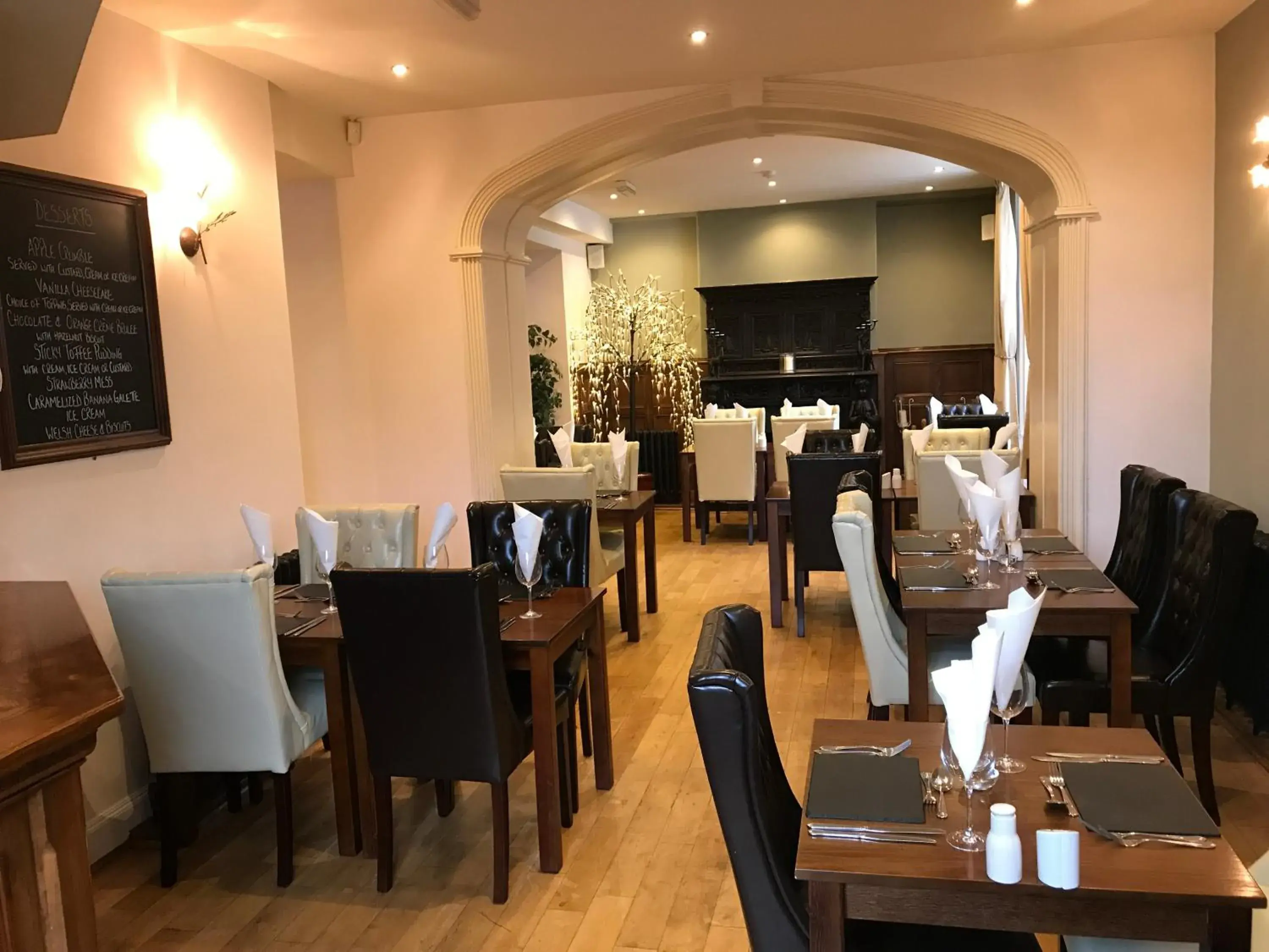 Restaurant/Places to Eat in Aberdunant Hall Country Hotel