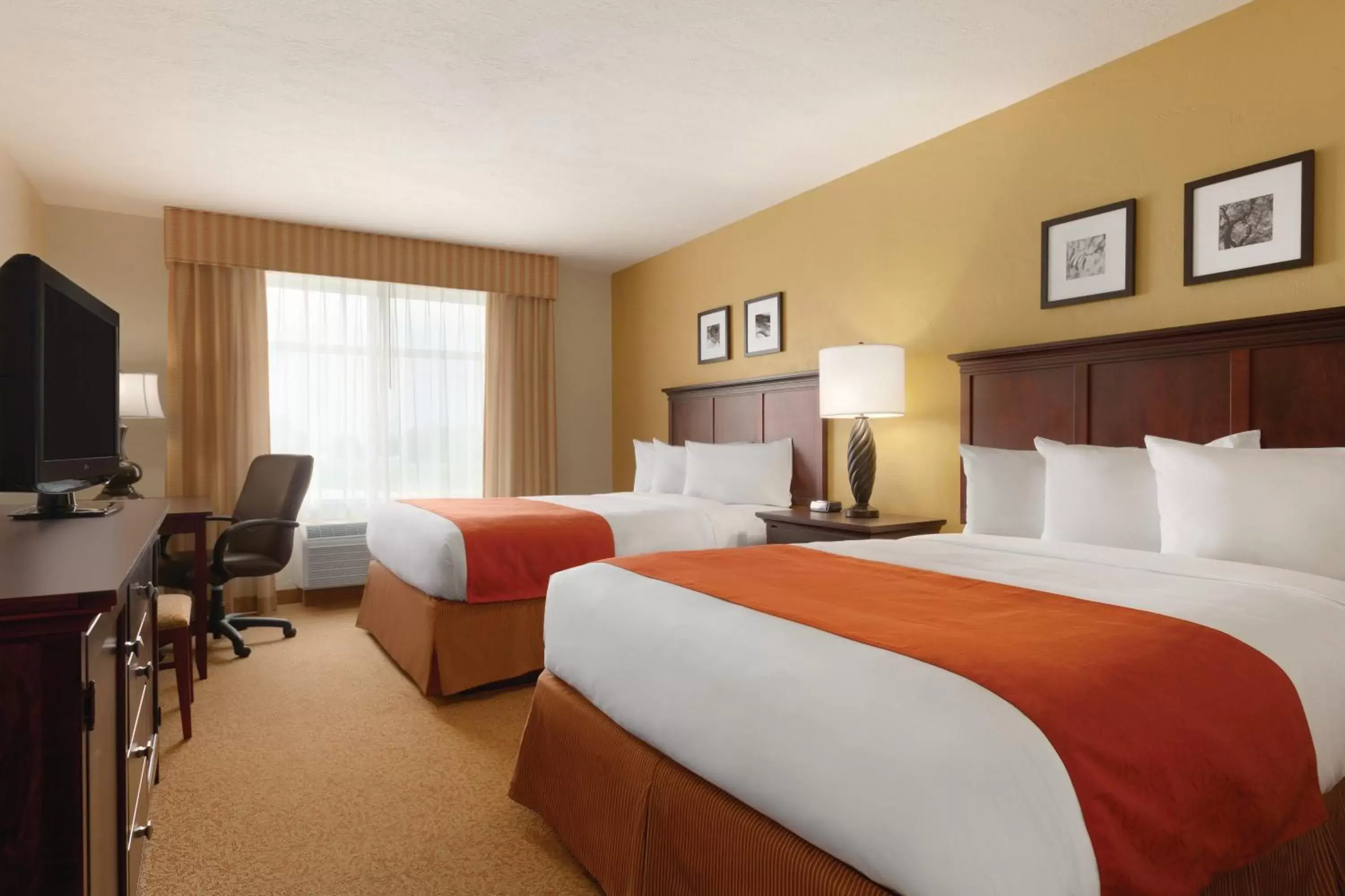 Photo of the whole room, Bed in Country Inn & Suites by Radisson, Knoxville at Cedar Bluff, TN