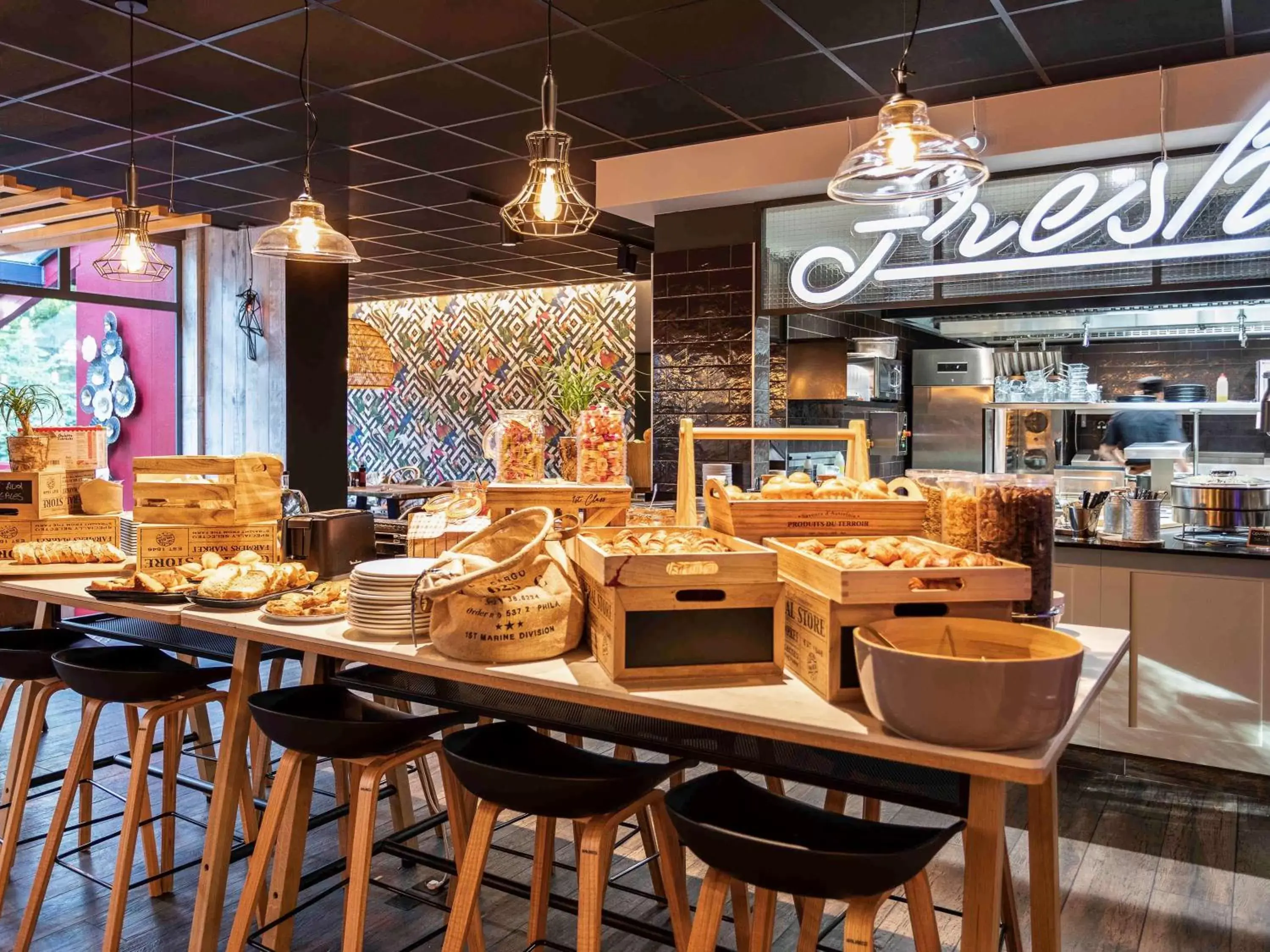 Breakfast, Restaurant/Places to Eat in Novotel Valence Sud