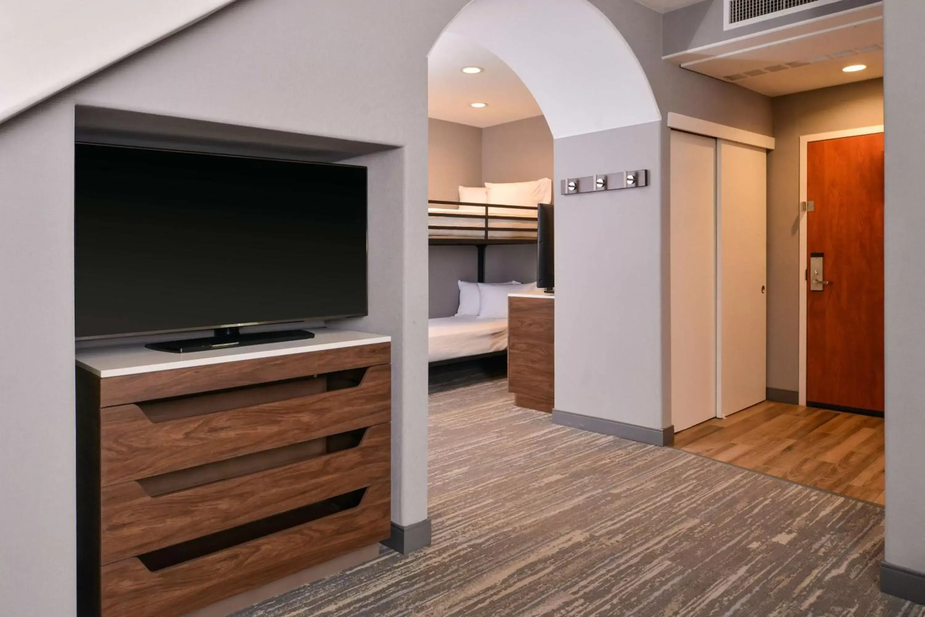 Bedroom, TV/Entertainment Center in Hampton Inn & Suites Boise/Spectrum