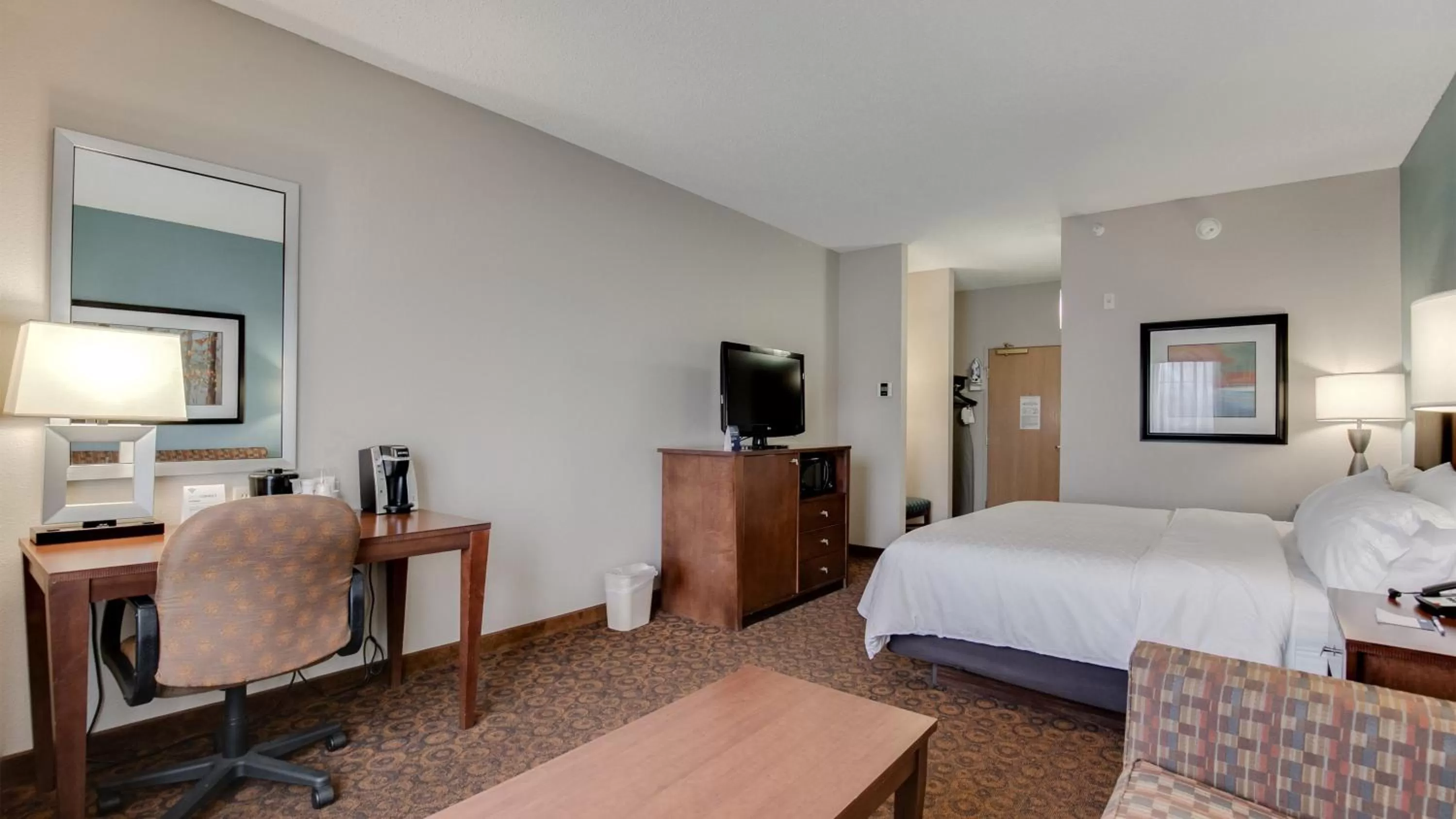 Photo of the whole room, Bed in Holiday Inn Express and Suites St. Cloud by IHG