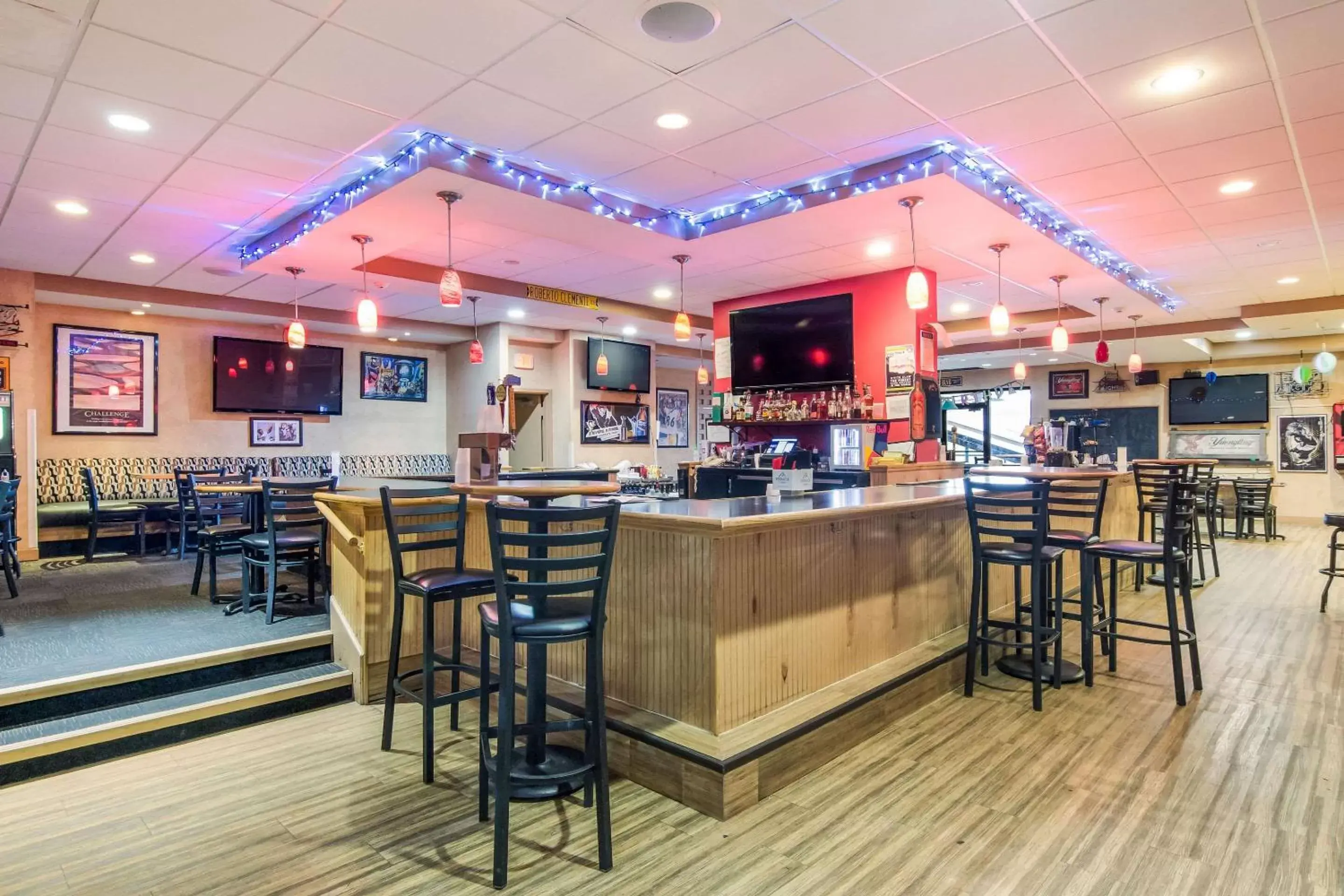 Lounge or bar, Restaurant/Places to Eat in Comfort Inn and Suites Pittsburgh