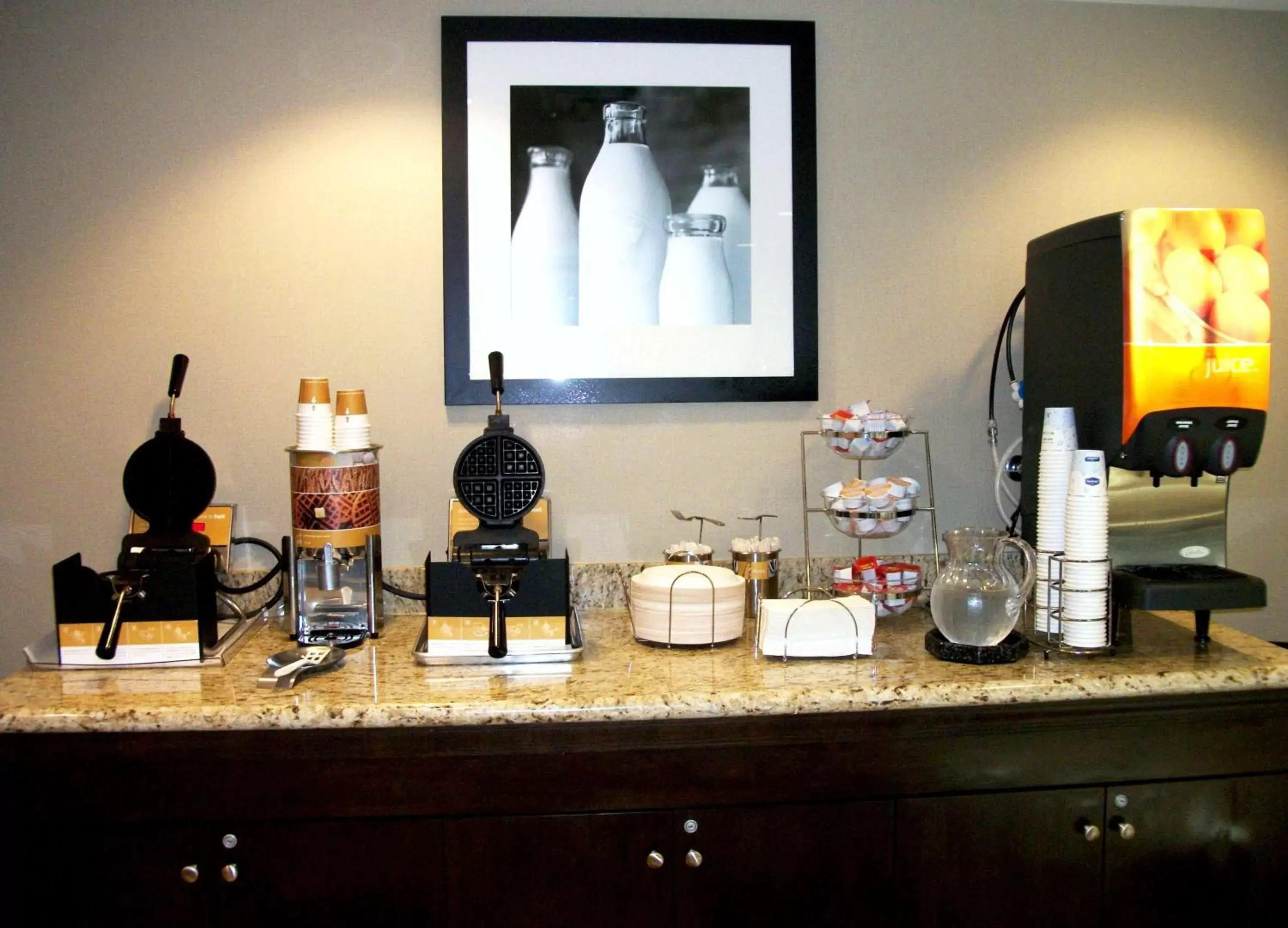 Dining area in Hampton Inn & Suites Manteca