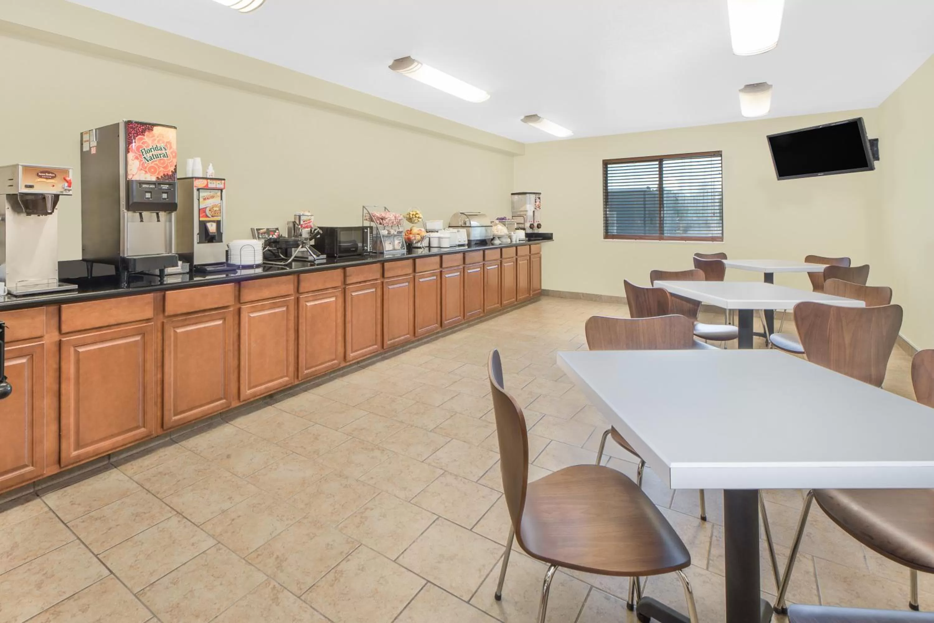 Restaurant/places to eat in Super 8 by Wyndham Ottumwa