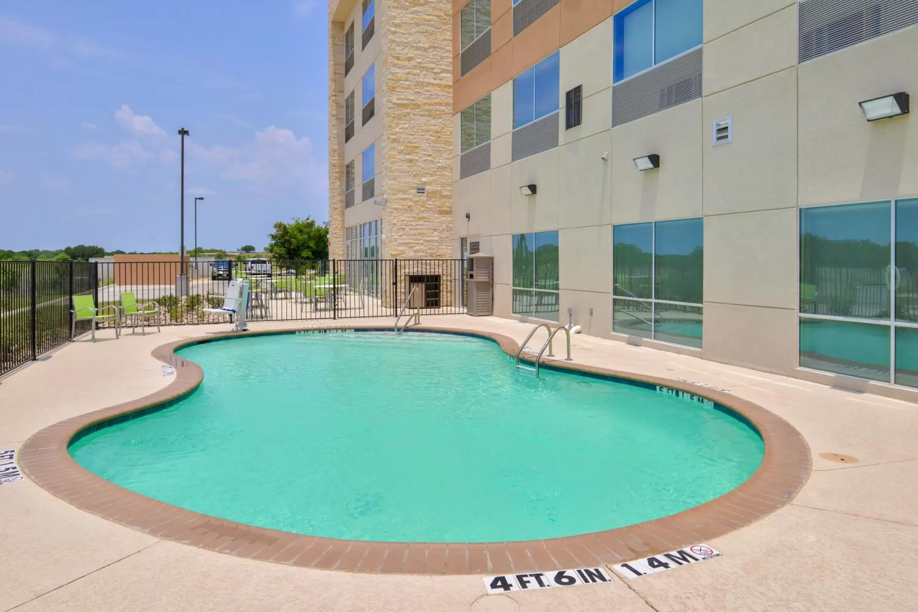 Swimming Pool in Holiday Inn Express - Early, an IHG Hotel