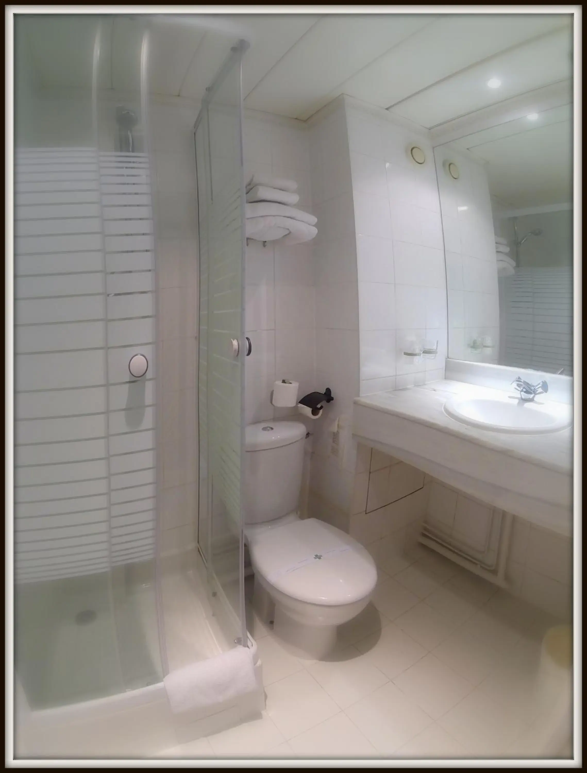 Bathroom in Hotel Crimee