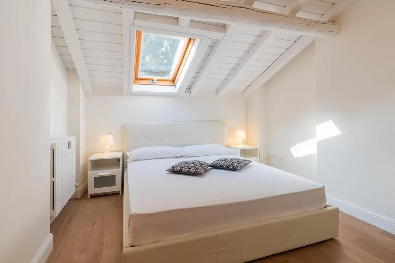 Bed in The Leoncino Hotel