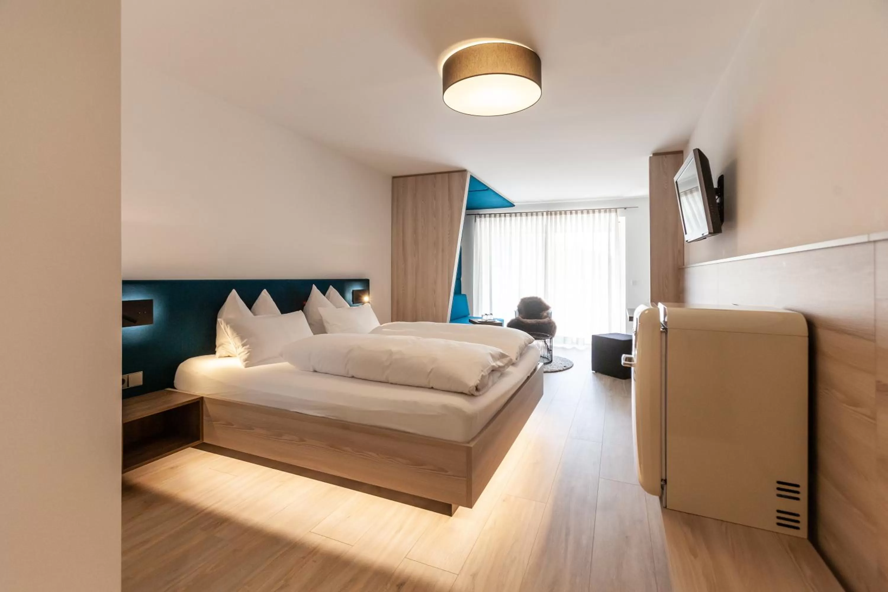 Photo of the whole room, Bed in Bollenhuthotel Kirnbacher Hof