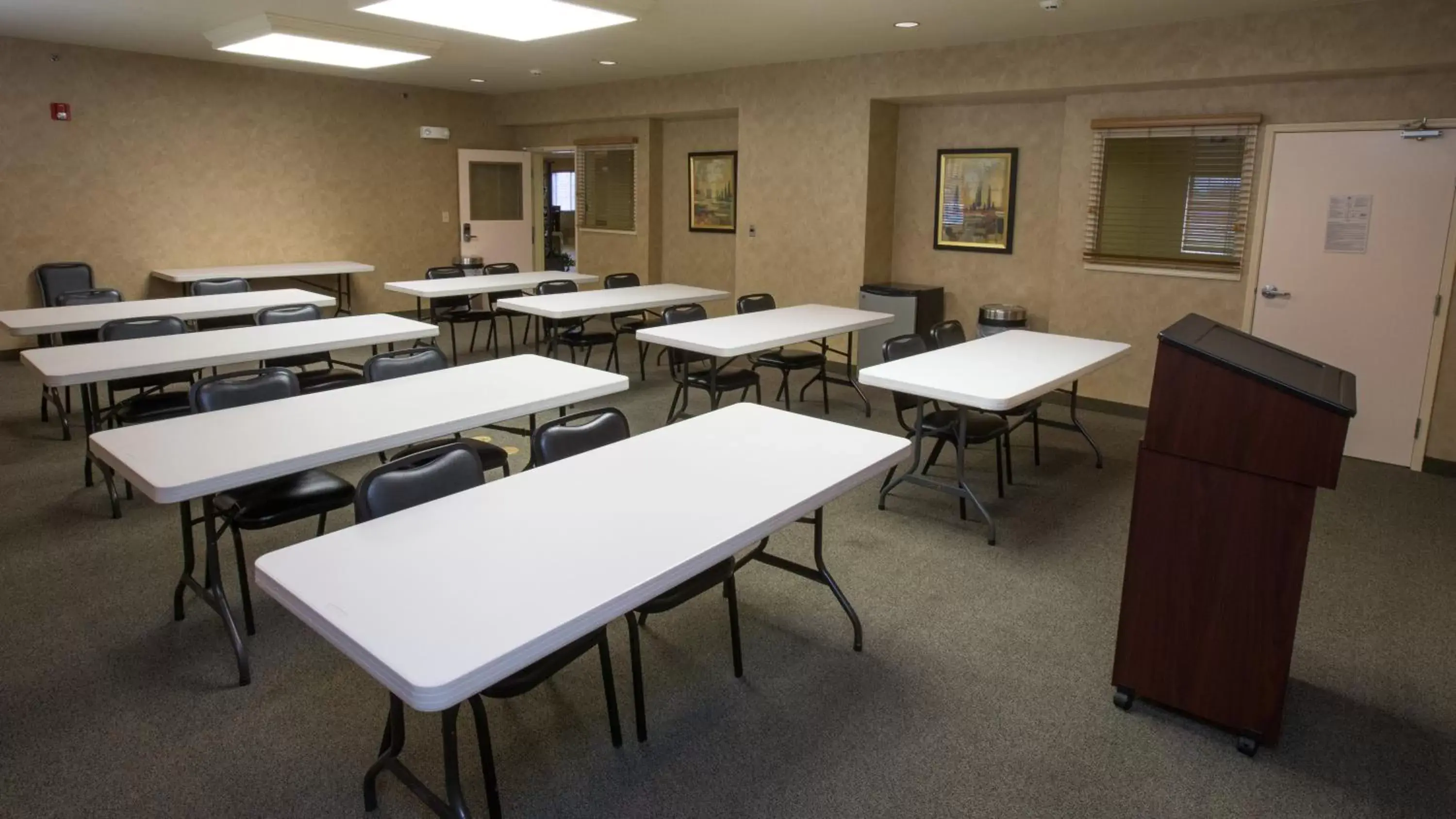 Meeting/conference room in Candlewood Suites Joplin, an IHG Hotel