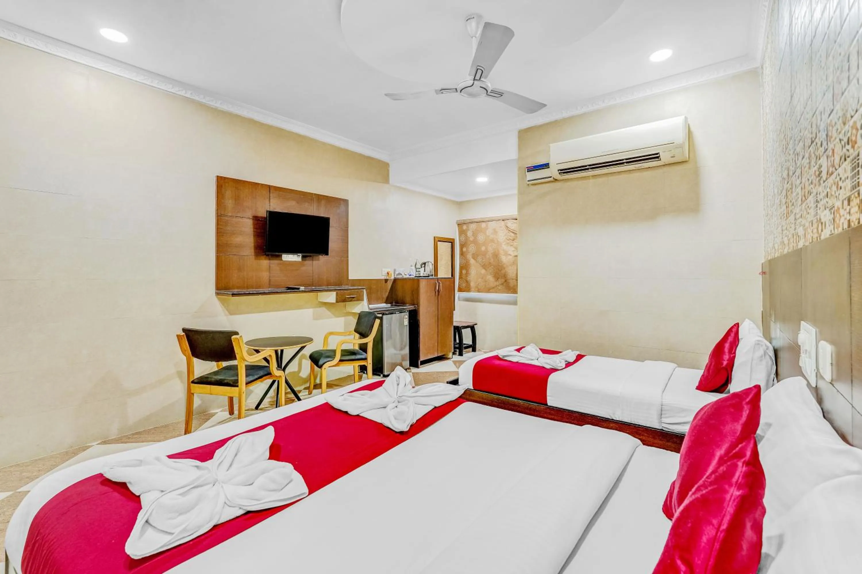 Property building, Bed in Season 4 Residences - Teynampet Near Apollo Hospital ,Balaji Dental, US Consulate