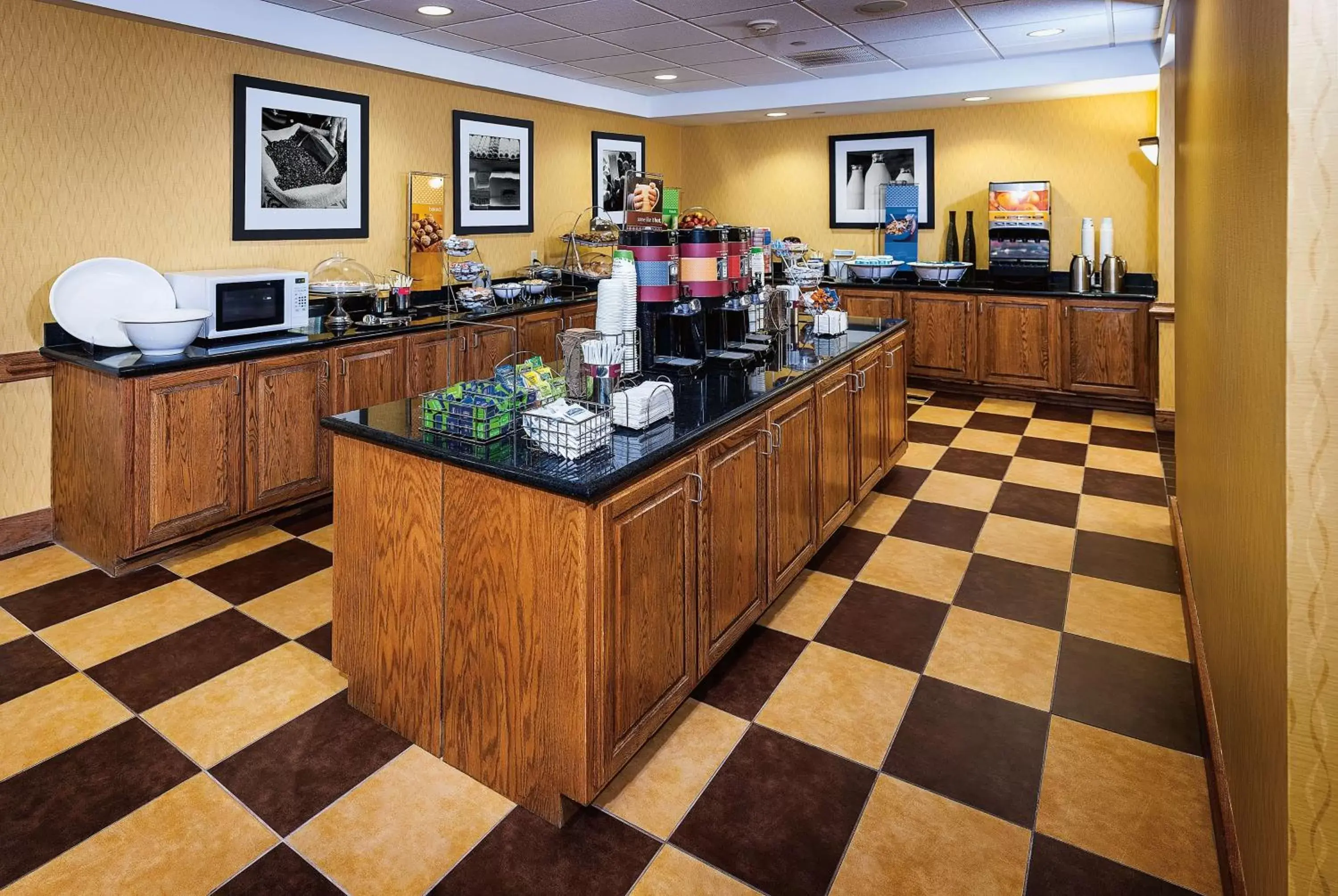 Dining area, Restaurant/Places to Eat in Hampton Inn & Suites Chesapeake-Square Mall