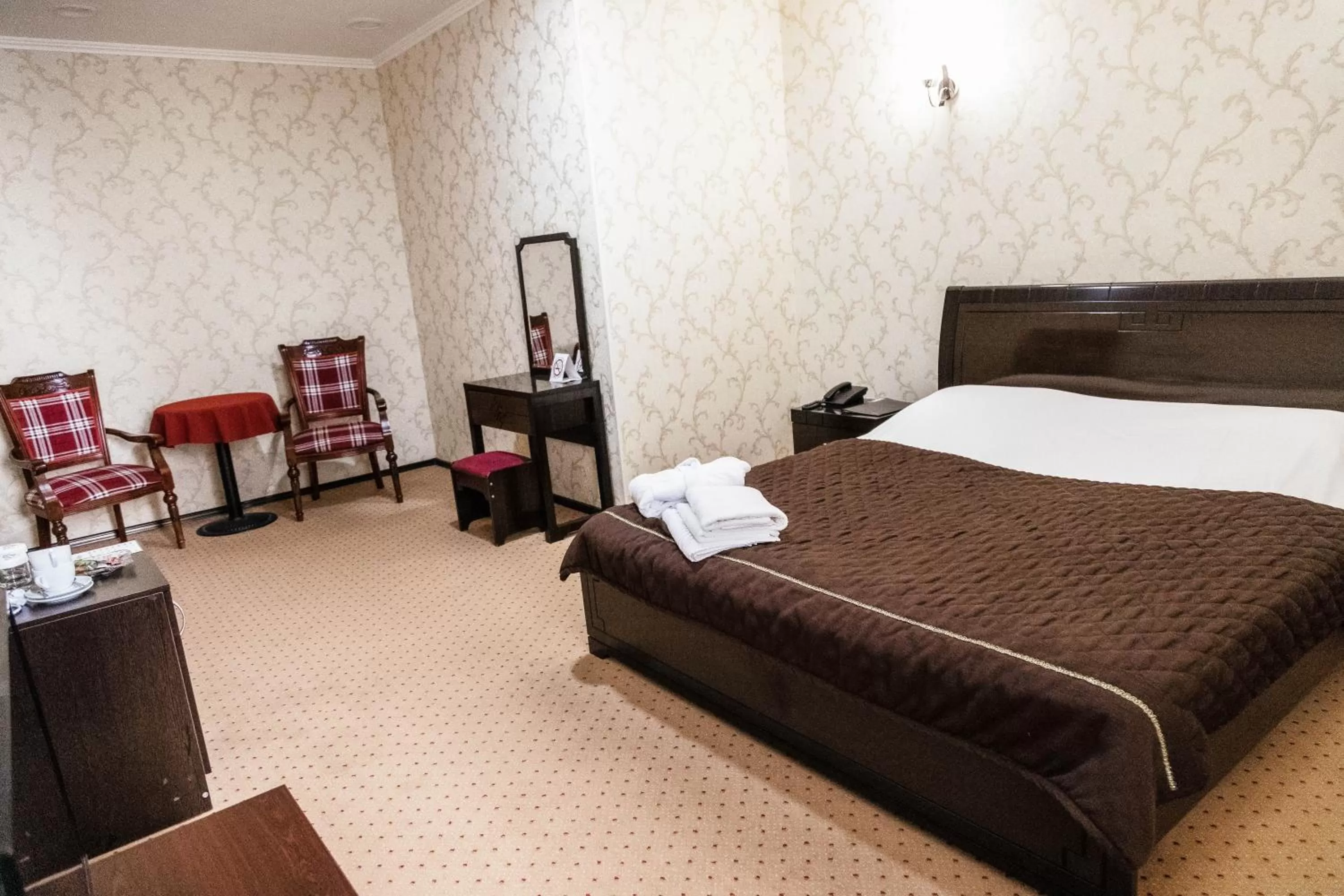 Photo of the whole room, Bed in Golden Palace