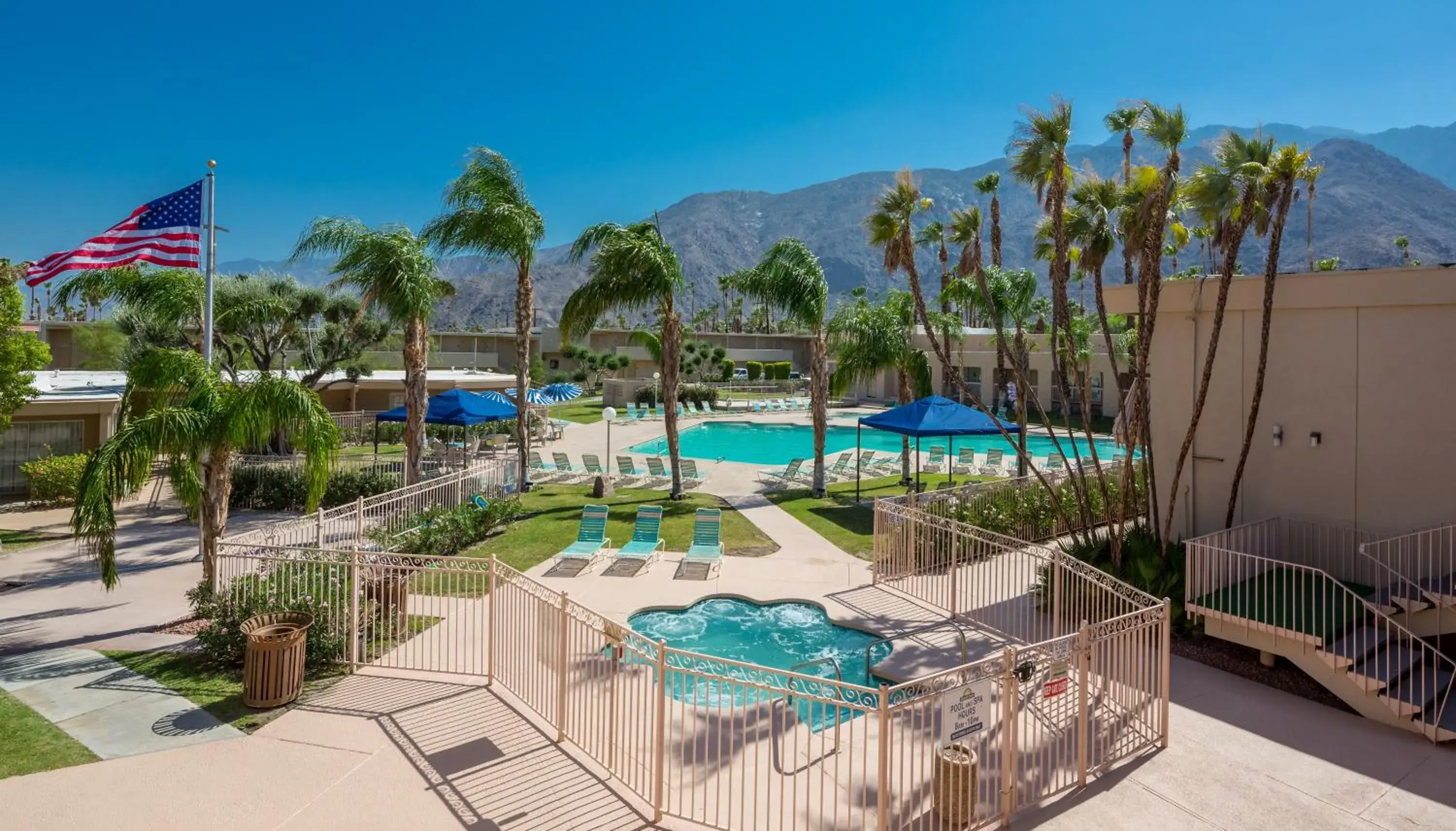 Swimming pool, Pool View in Days Inn by Wyndham Palm Springs