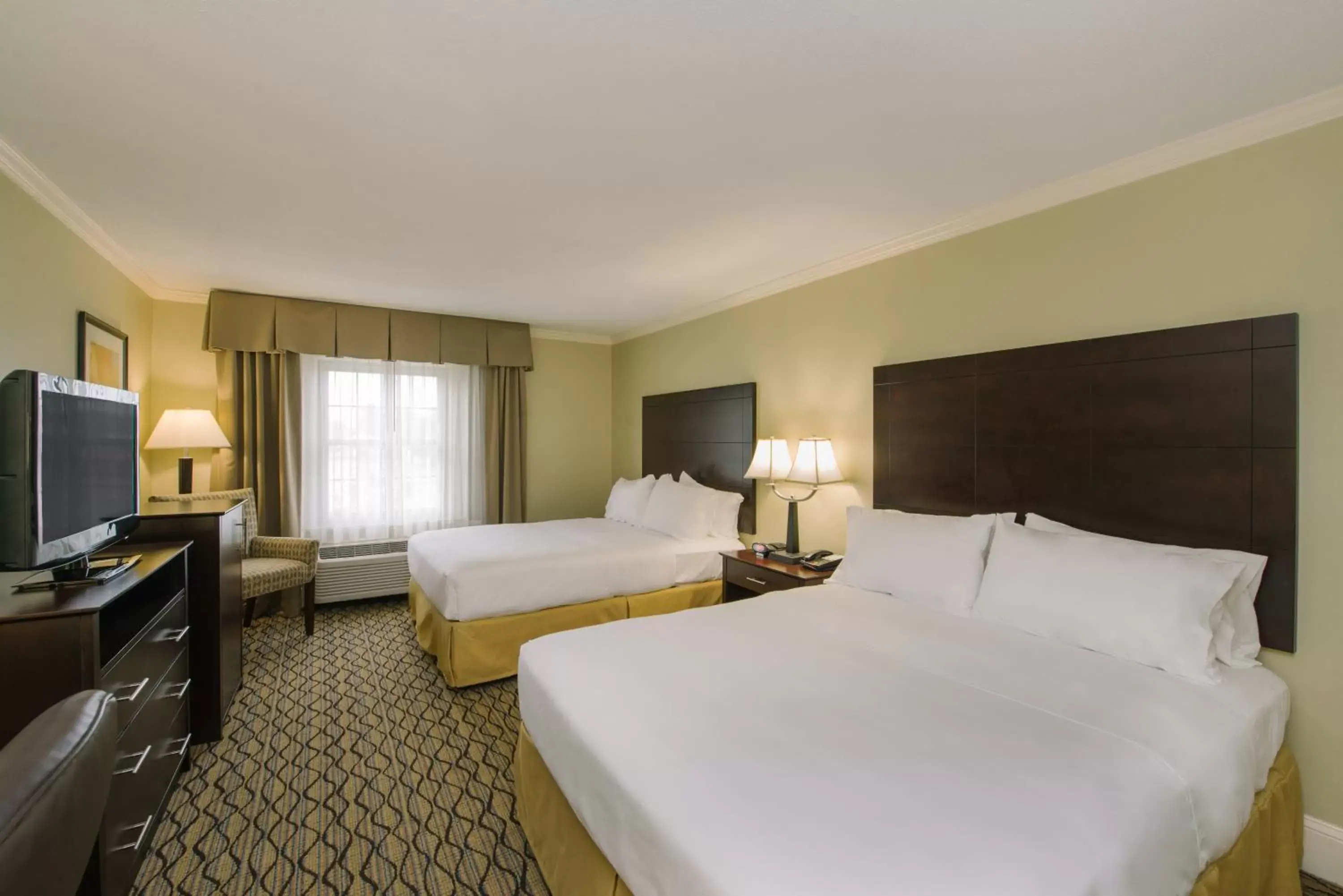 Photo of the whole room, Bed in Holiday Inn Express and Suites Merrimack, an IHG Hotel