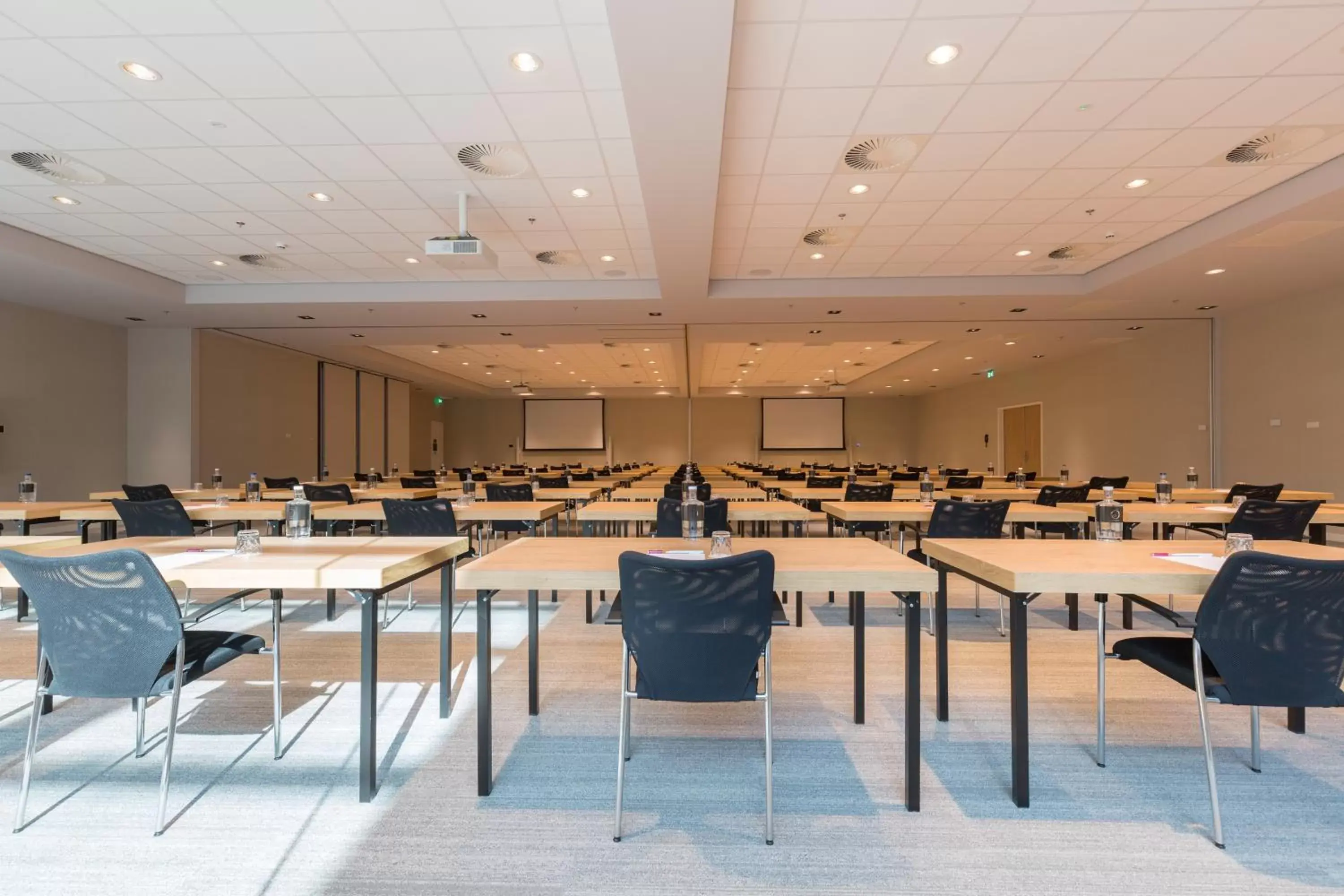 Meeting/conference room in Crowne Plaza Utrecht - Central Station, an IHG Hotel