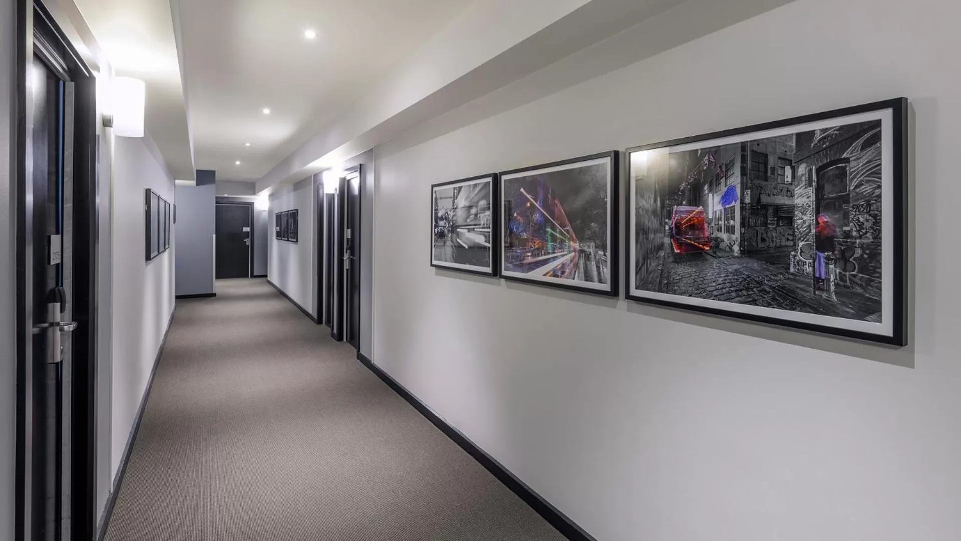 On-site shops in Oaks Melbourne on Market Hotel