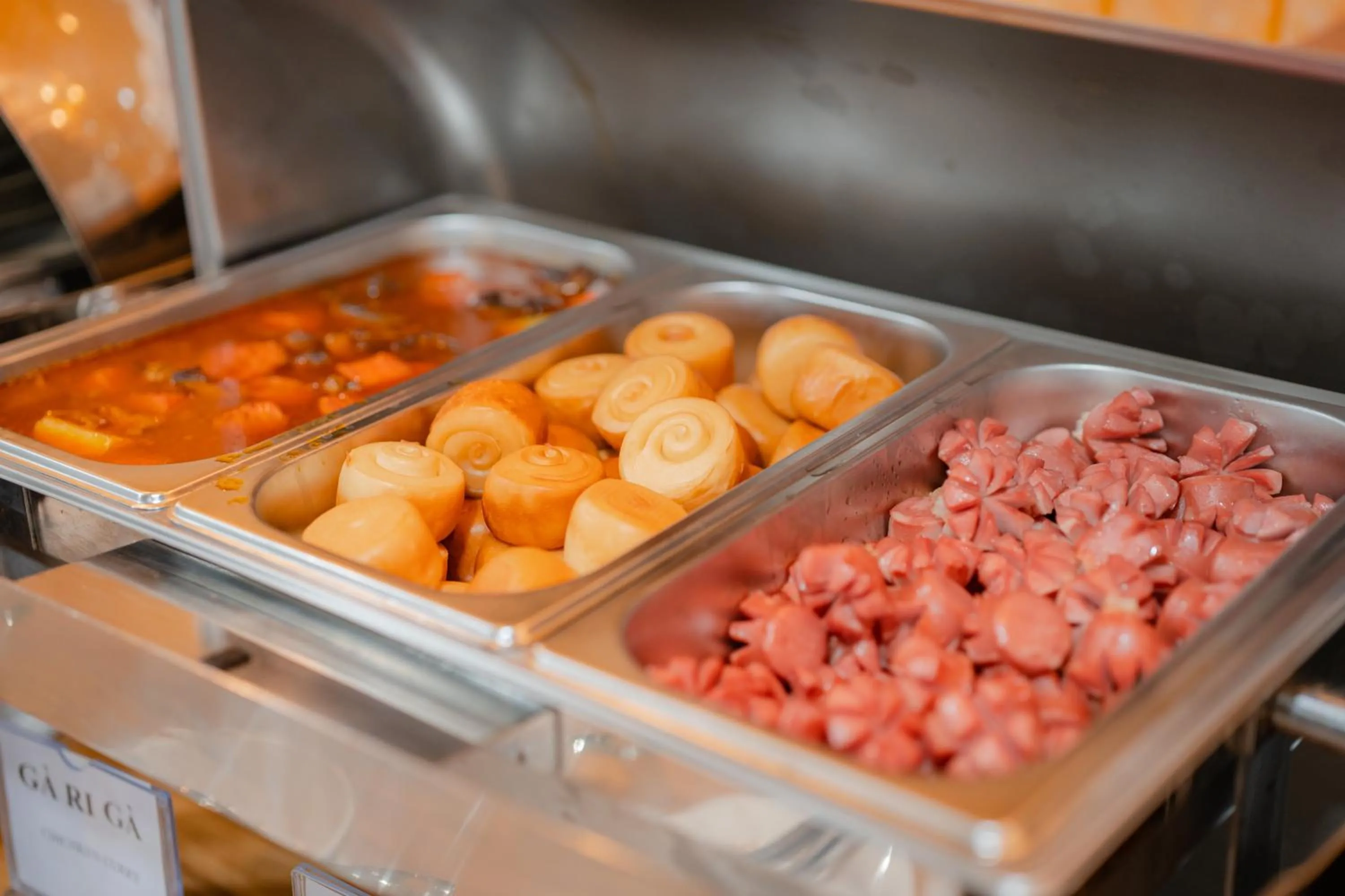 Restaurant/places to eat in Duc Minh Saigon Airport Hotel