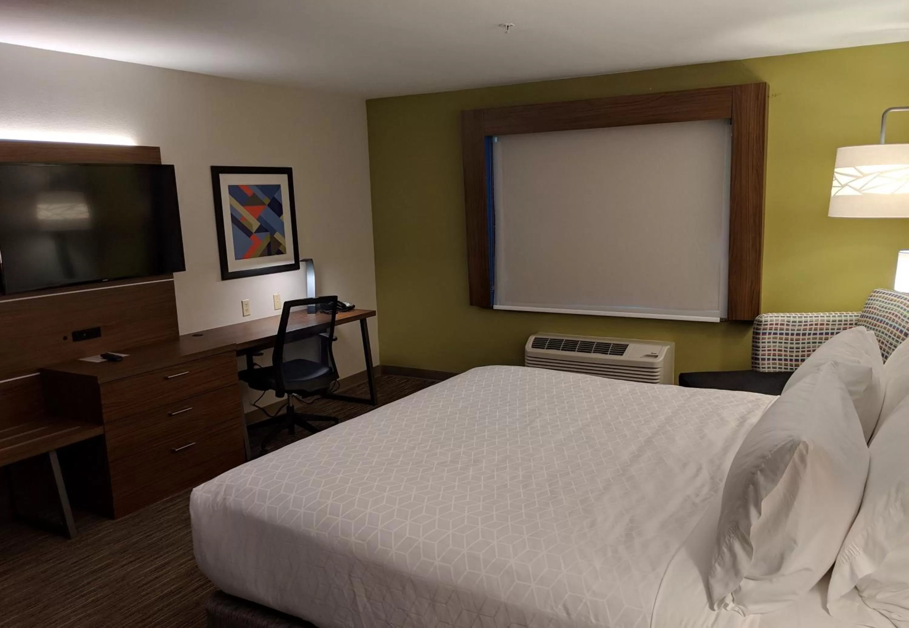 Photo of the whole room, Bed in Holiday Inn Express Hotel & Suites Claypool Hill -Richlands Area by IHG