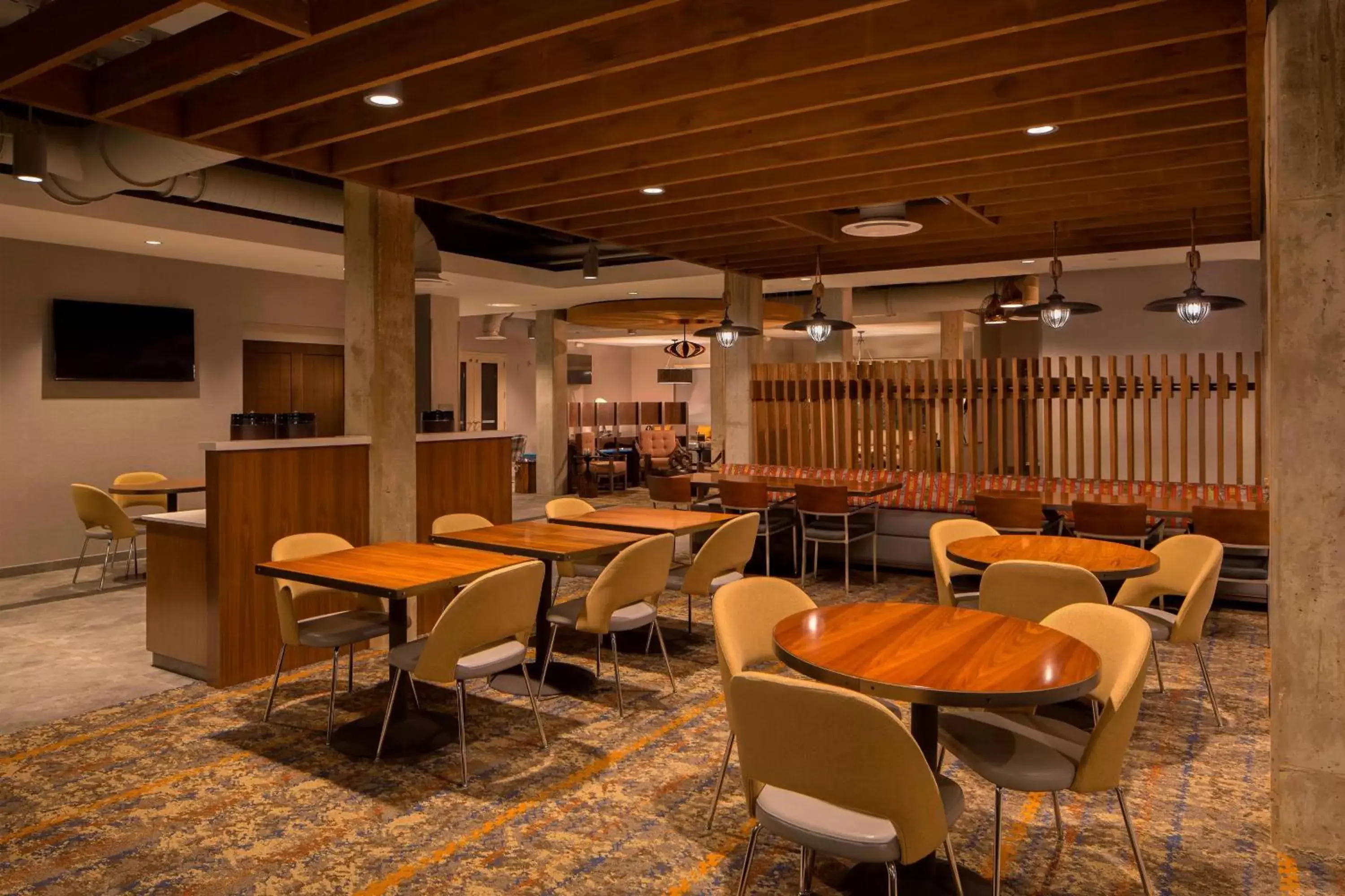 Restaurant/Places to Eat in TownePlace Suites by Marriott Foley at OWA
